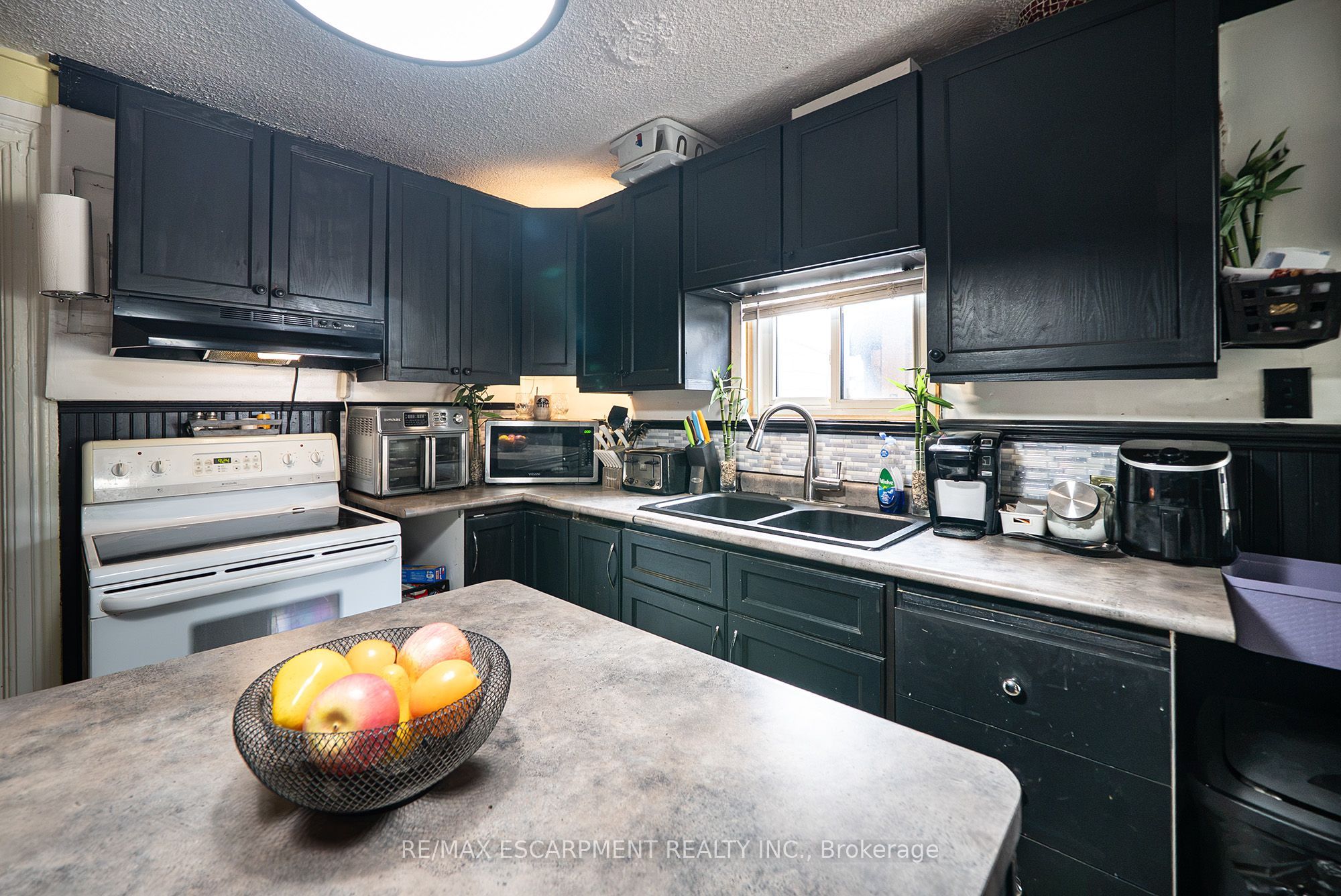 78 Arthur Street Property Photo 3