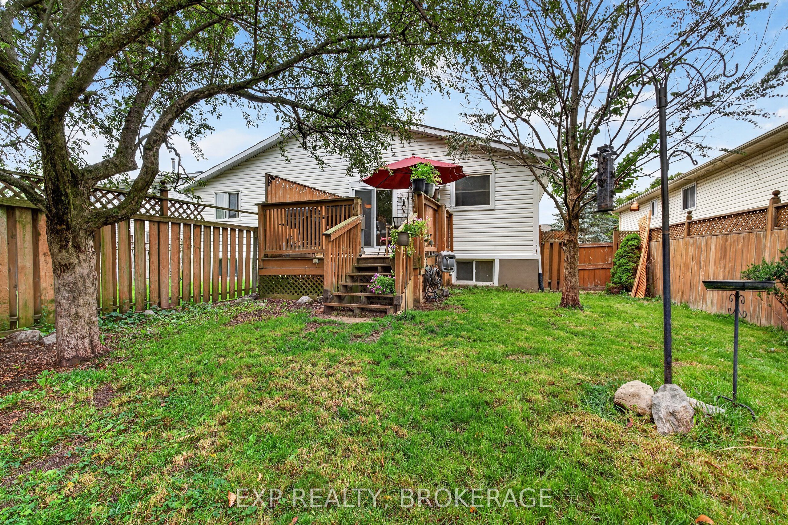 885 Larchwood Crescent Property Photo 31