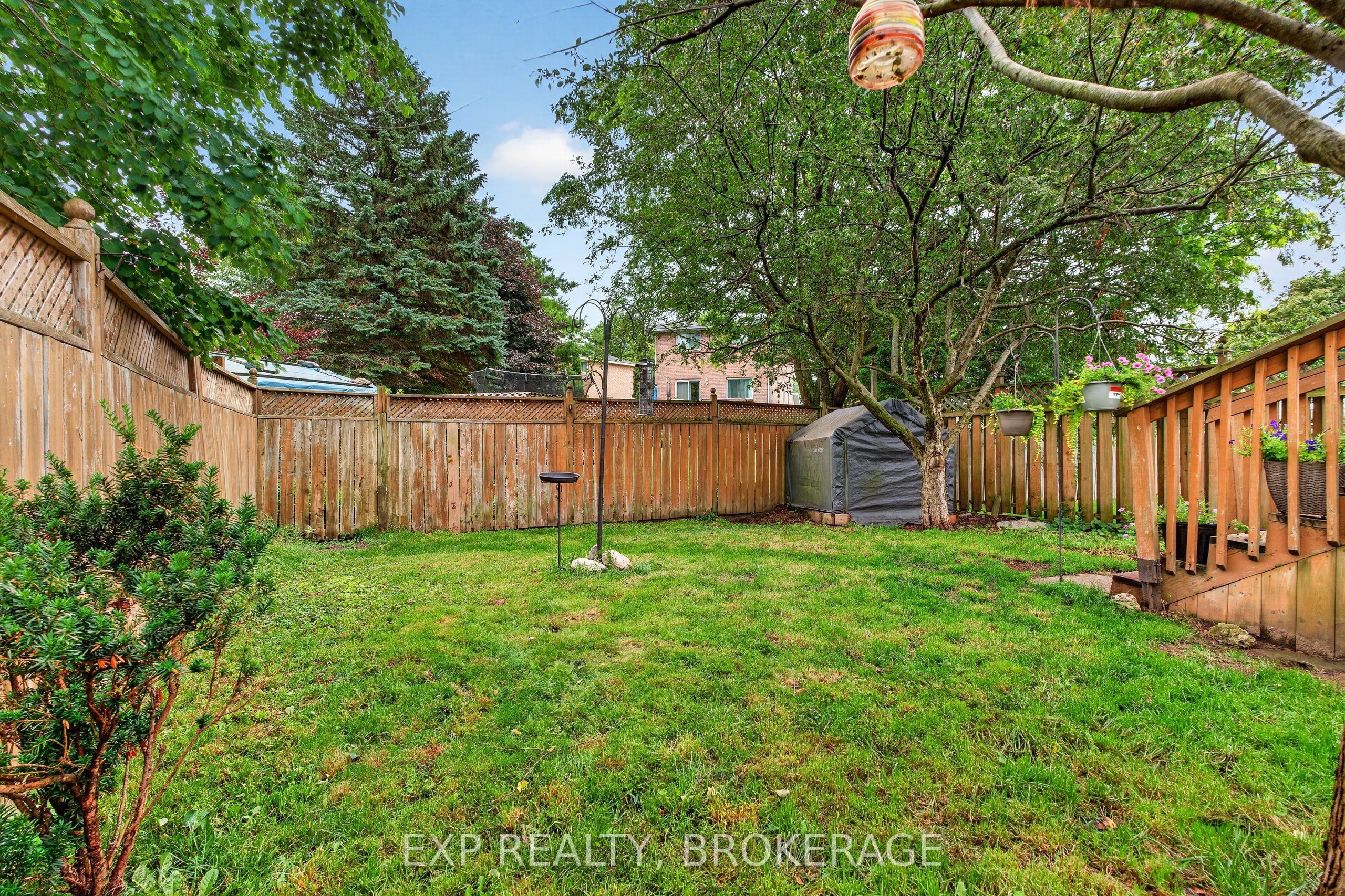 885 Larchwood Crescent Property Photo 33