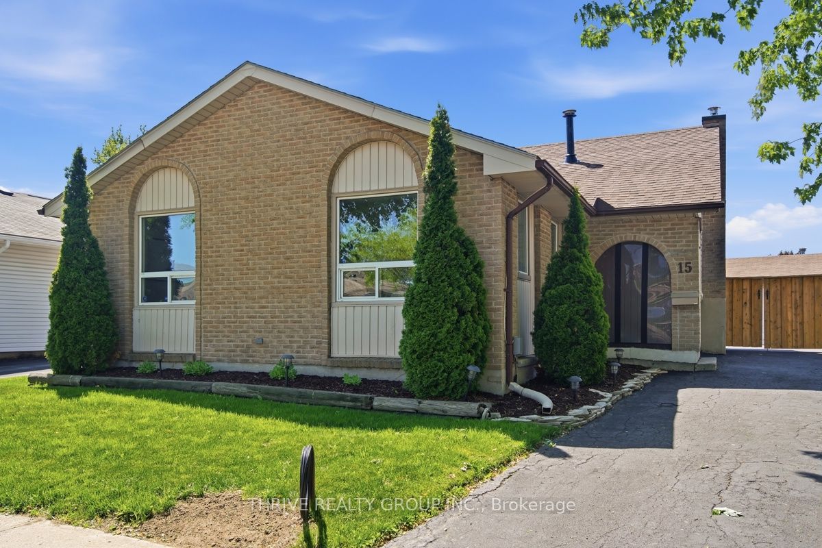 15 RENNY Crescent Property Photo 1