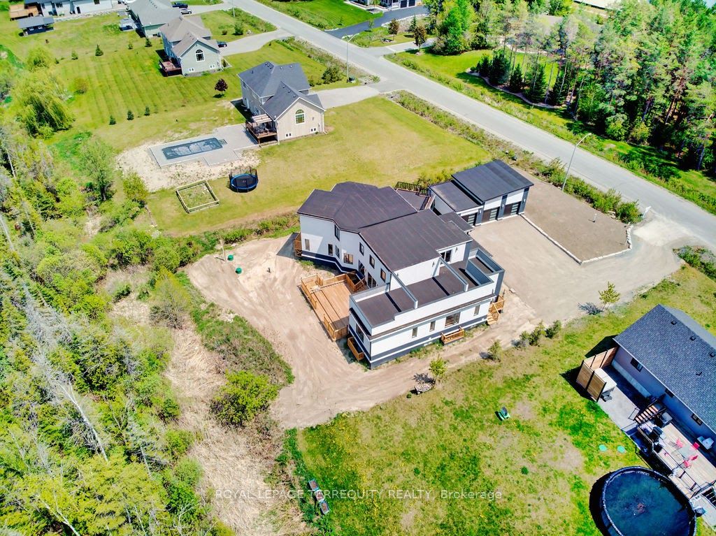 9 Rustlewood Avenue Property Photo 3