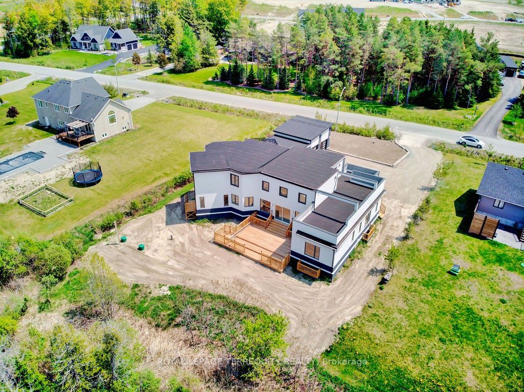 9 Rustlewood Avenue Property Photo 32