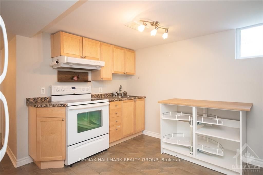 13 Donna Street B Property Photo 6