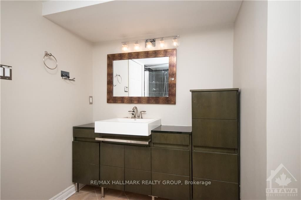 13 Donna Street B Property Photo 19