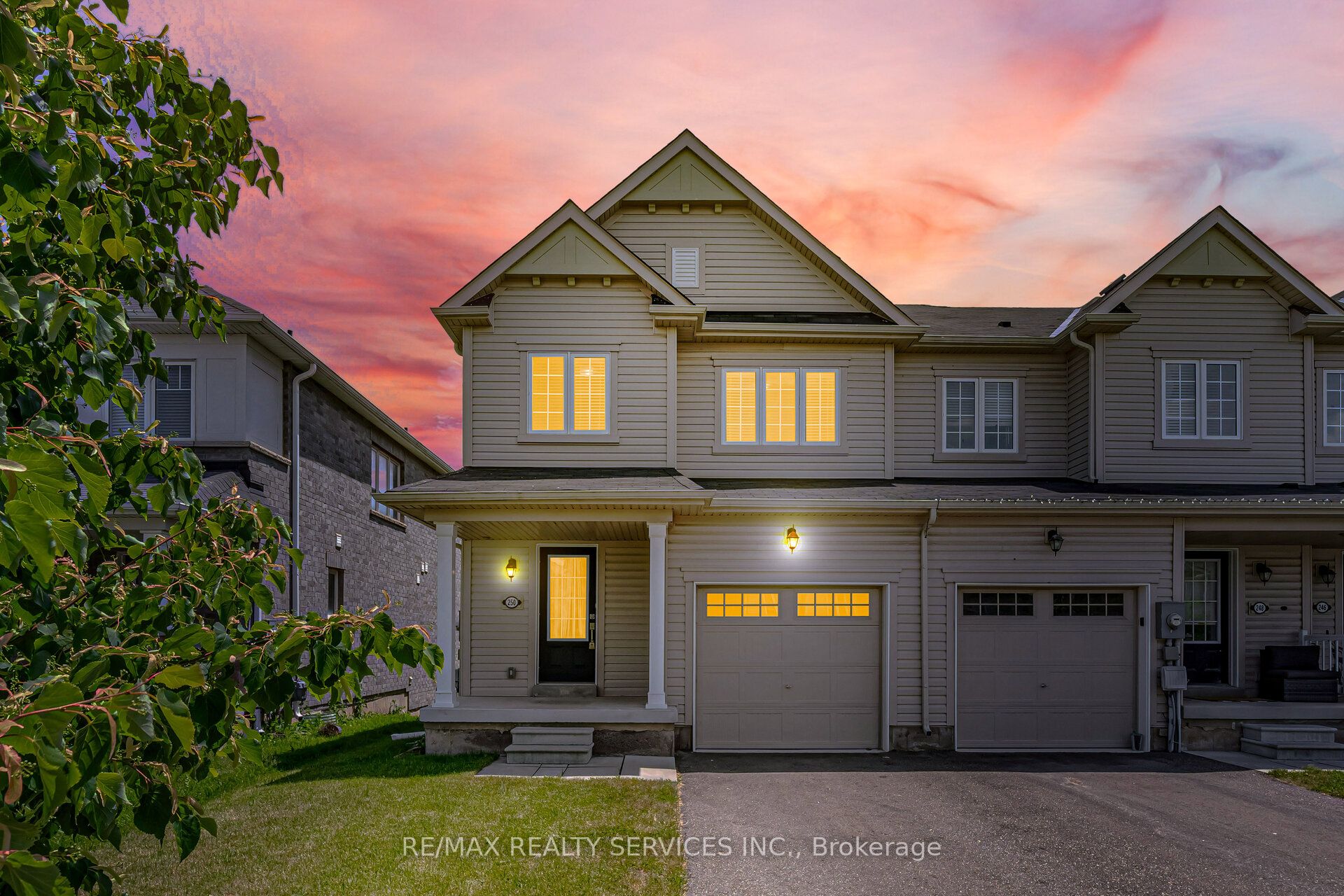 250 Esther Crescent Property Photo 1