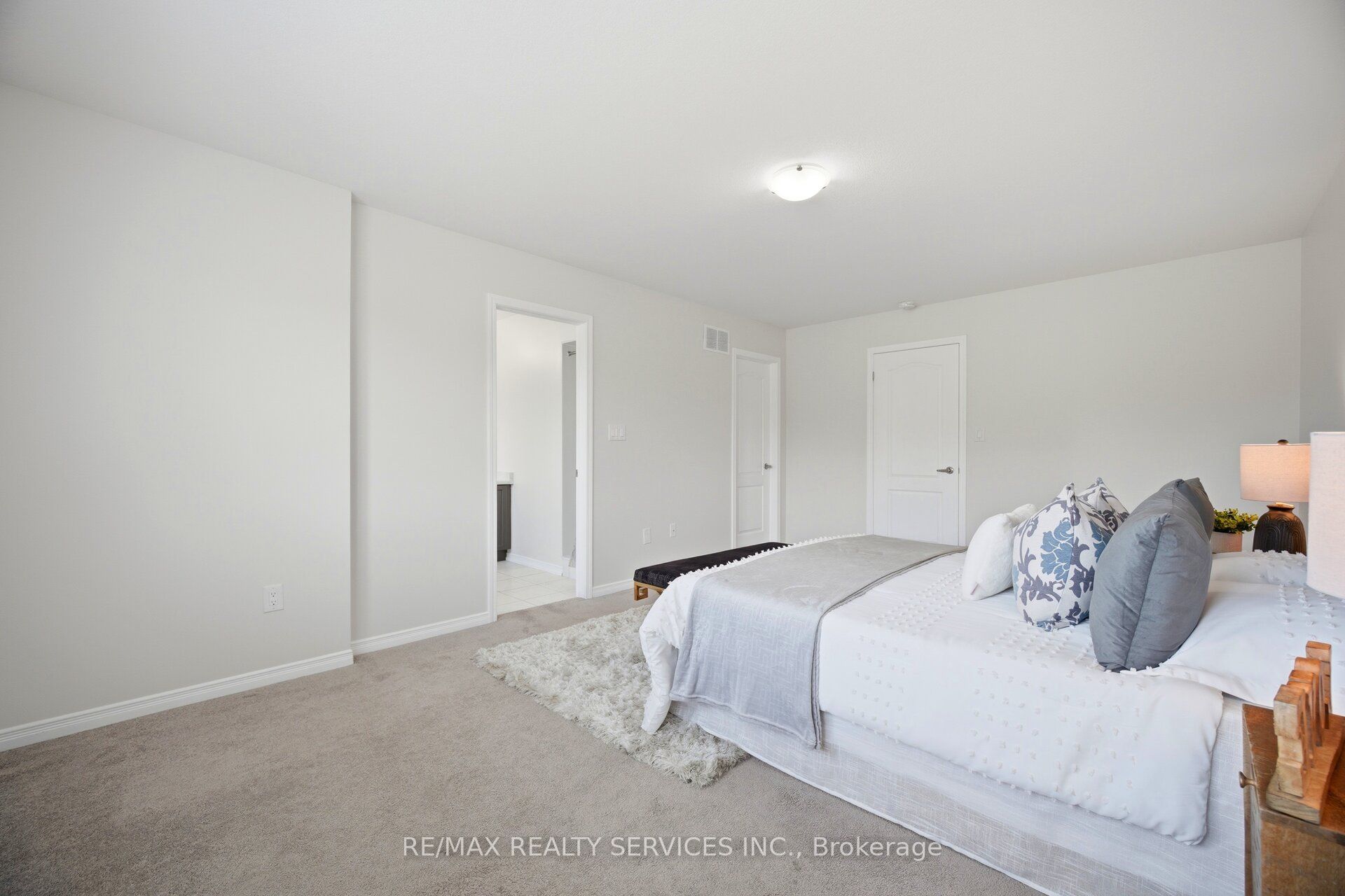 250 Esther Crescent Property Photo 26