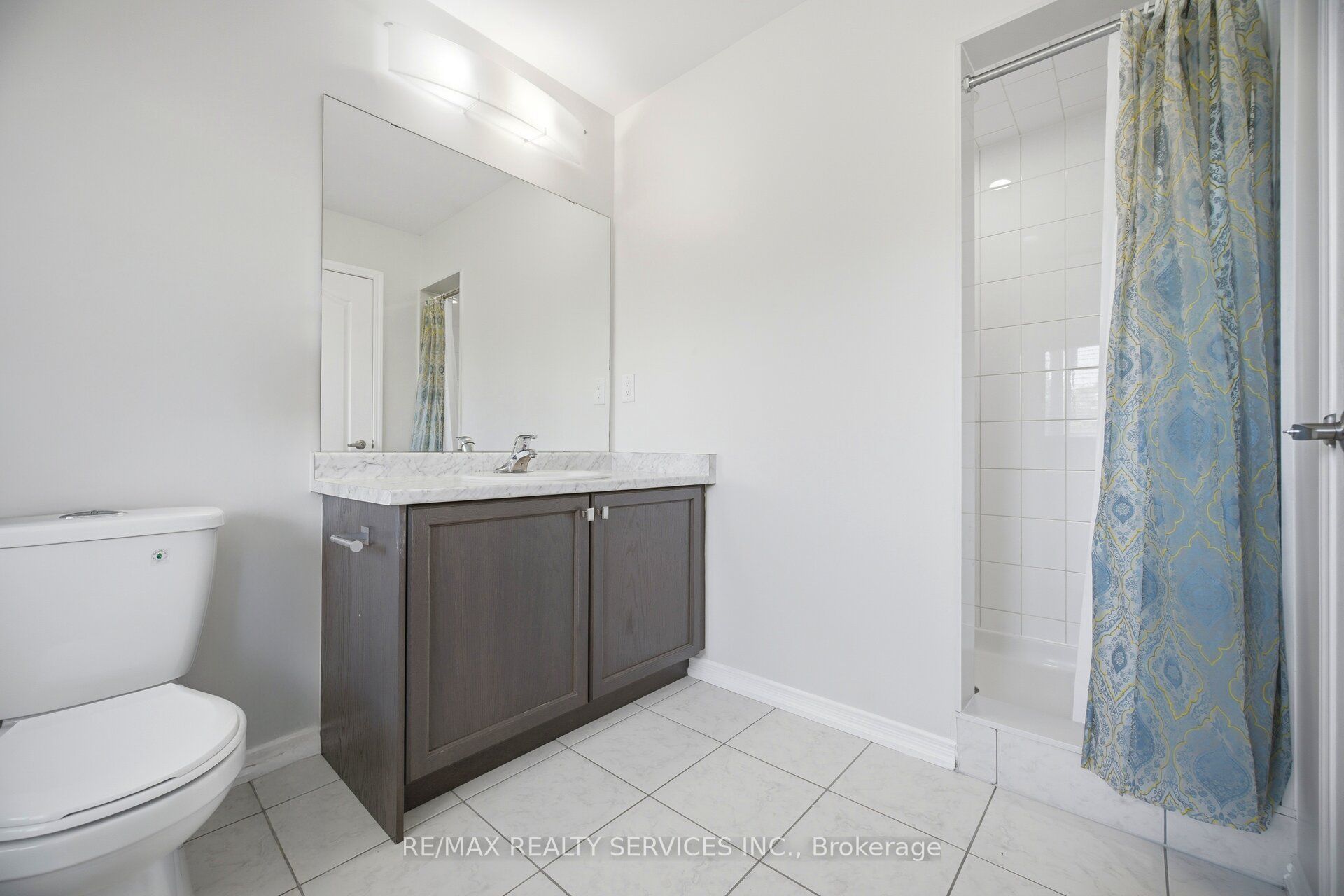 250 Esther Crescent Property Photo 27