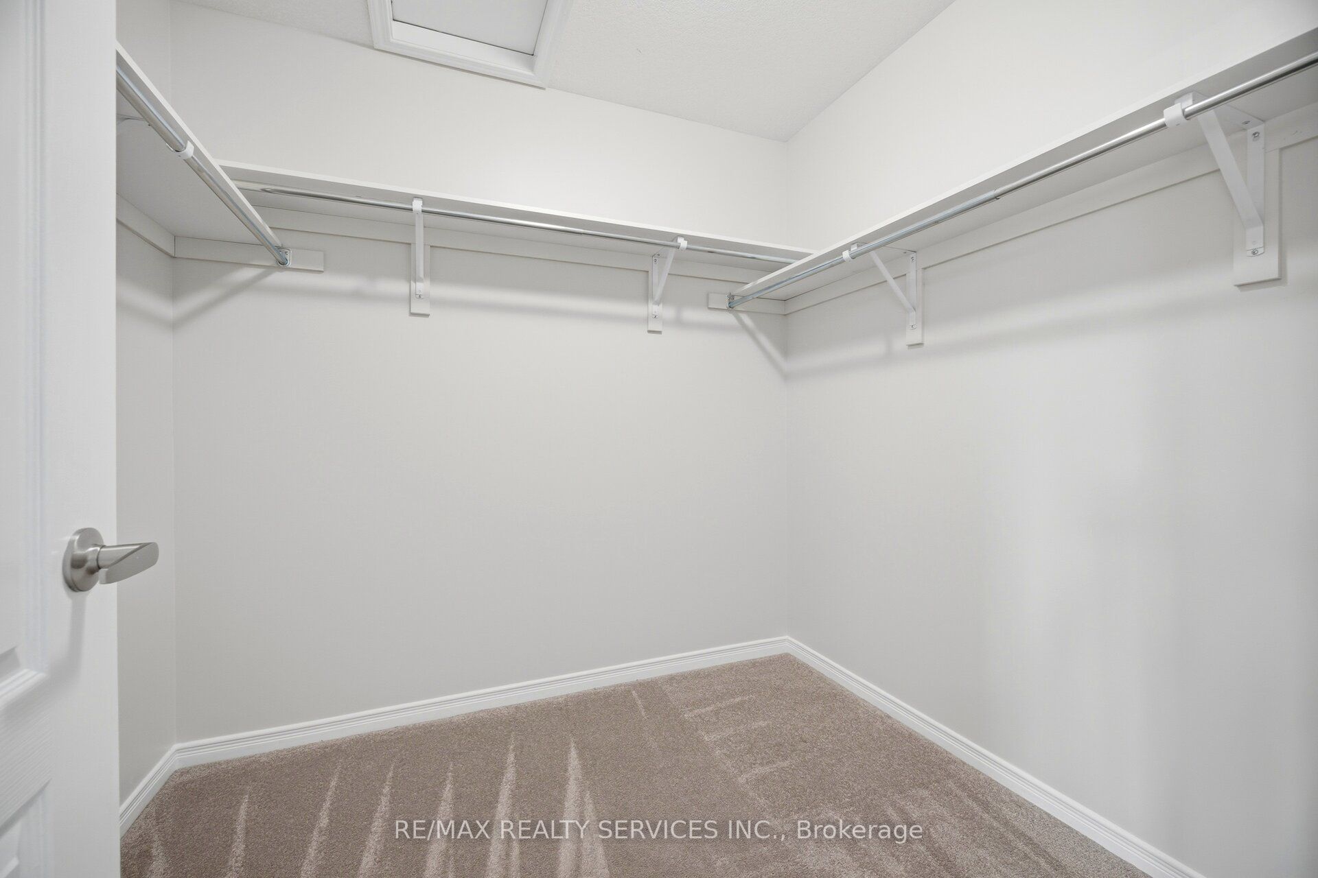 250 Esther Crescent Property Photo 29