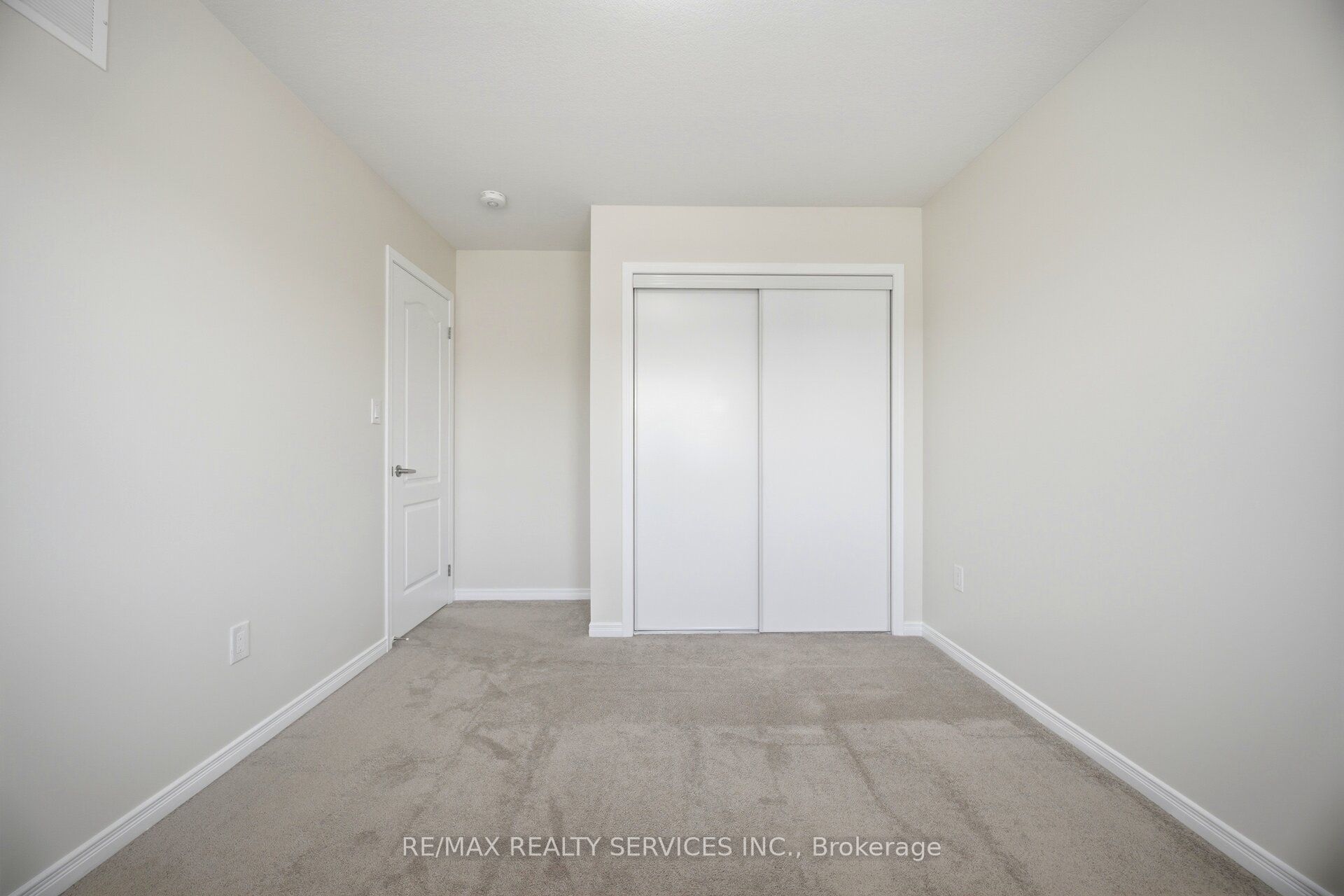 250 Esther Crescent Property Photo 32