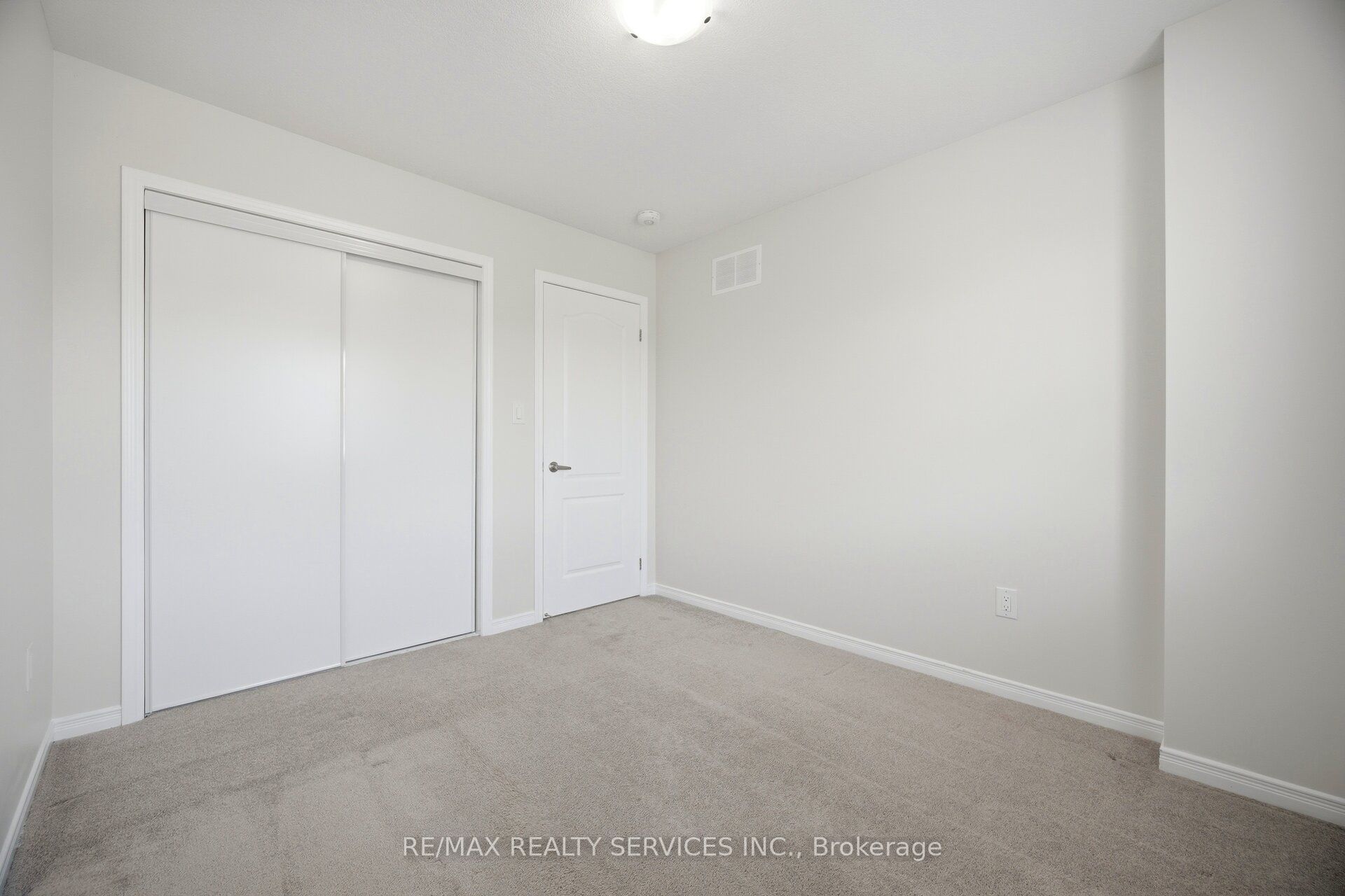 250 Esther Crescent Property Photo 34