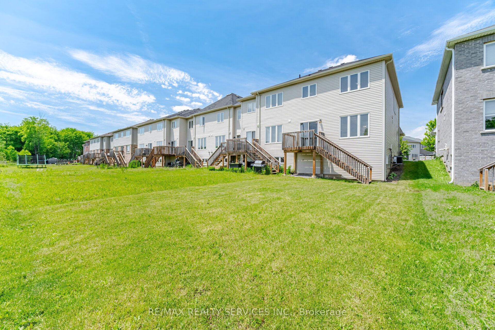 250 Esther Crescent Property Photo 37