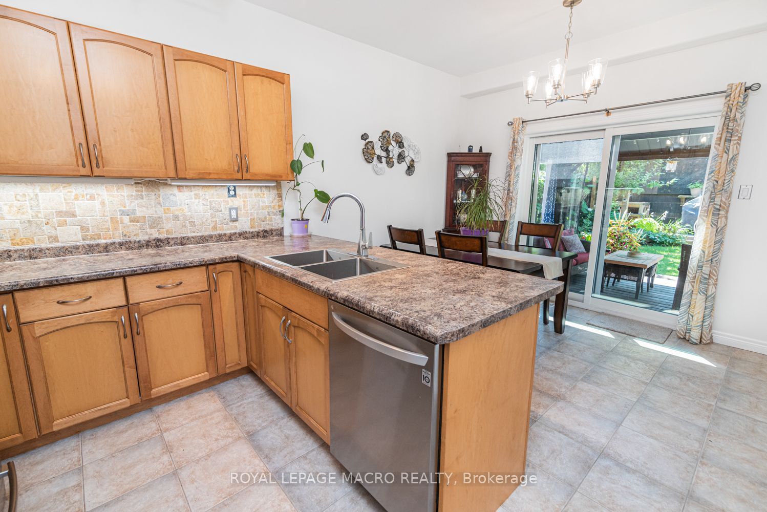 102 Willow Lane Property Photo 13