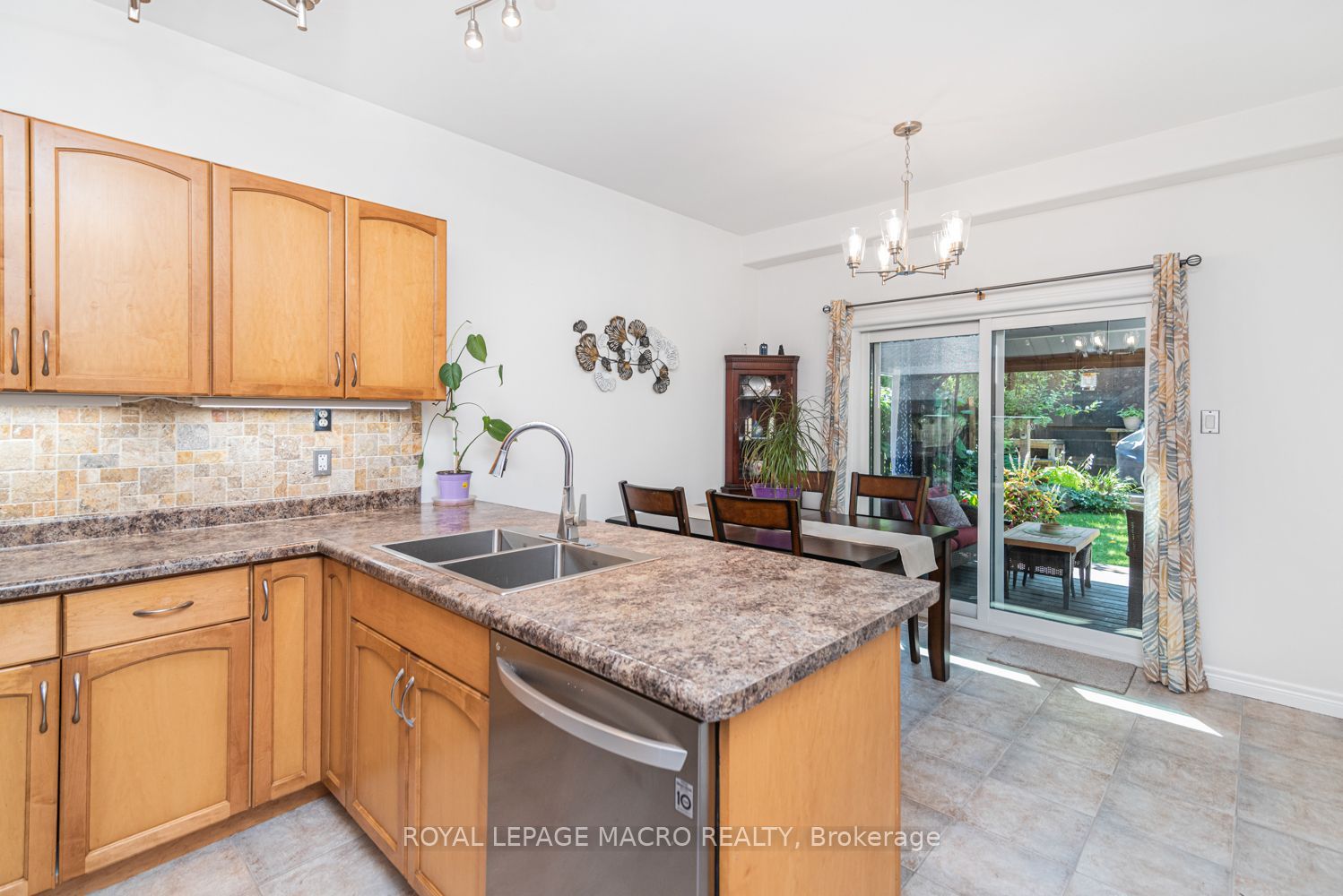 102 Willow Lane Property Photo 15