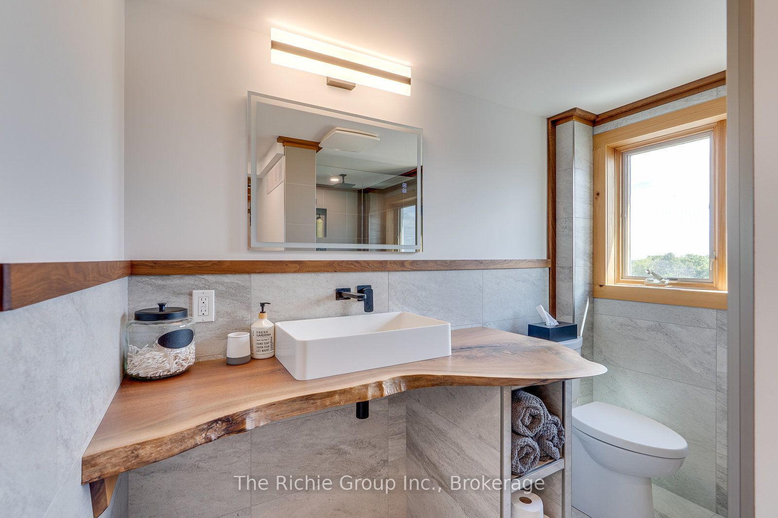 954461 7th Line Ehs Line Property Photo 21