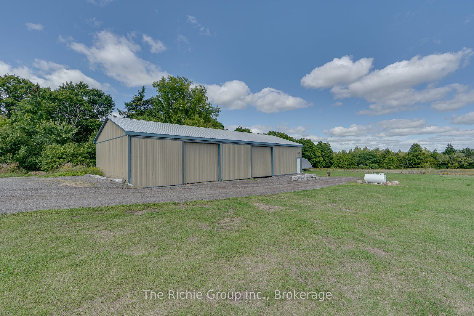 954461 7th Line Ehs Line Property Photo 34