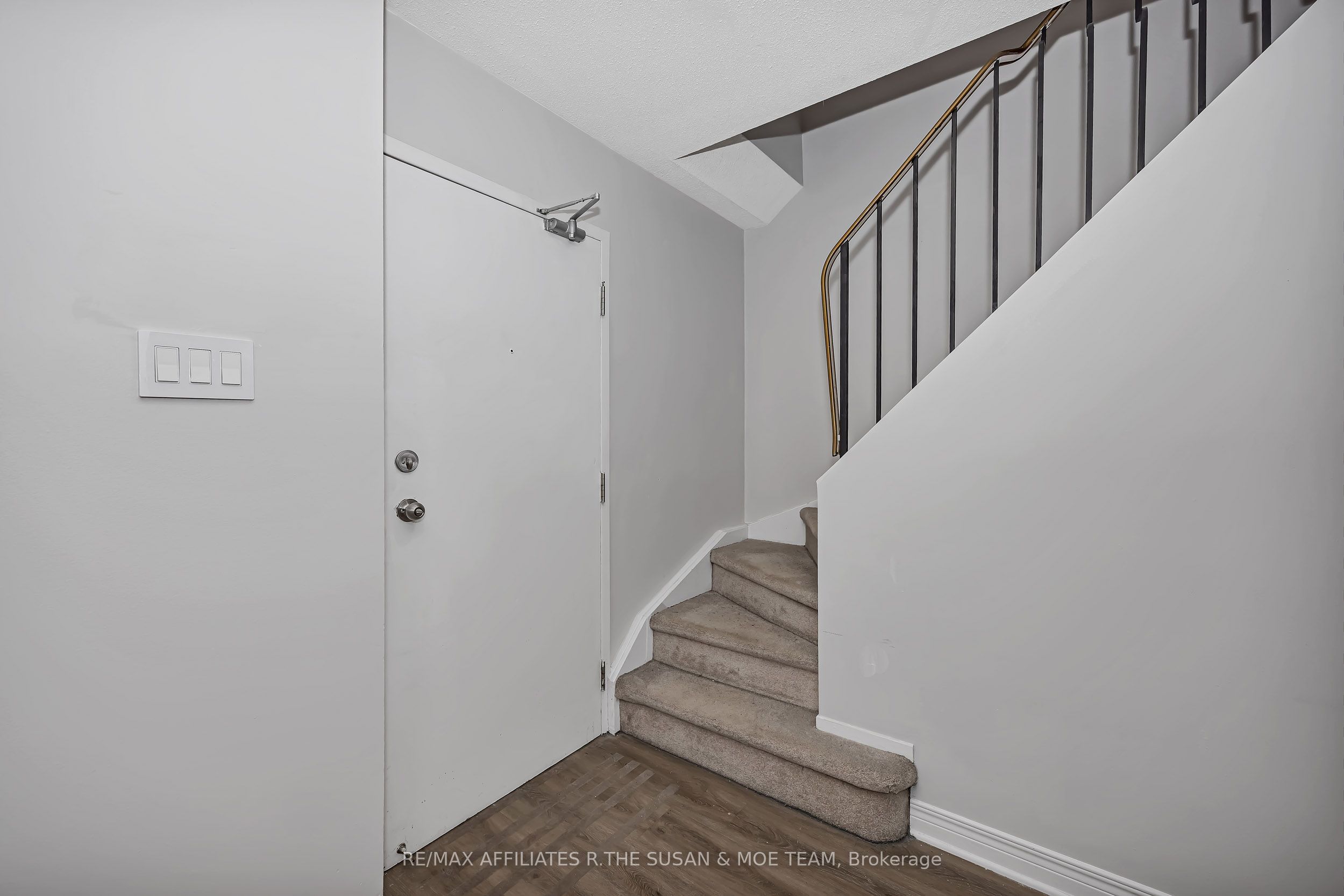 500 Fenerty Court 6 Property Photo 4