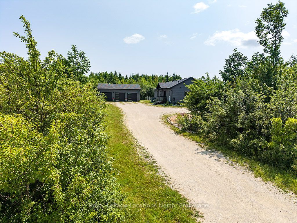 217 St Vincent Crescent Property Photo 4