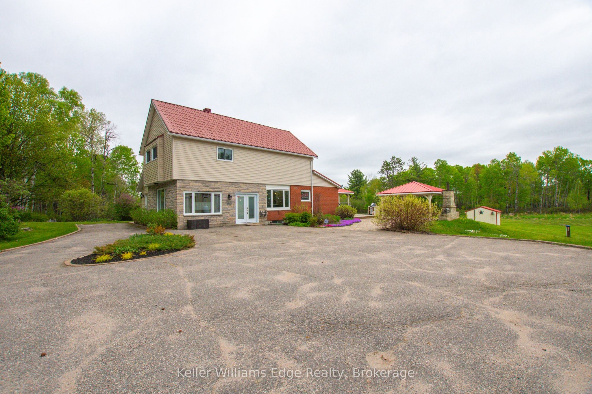 89 Hills Siding Road Property Photo 3