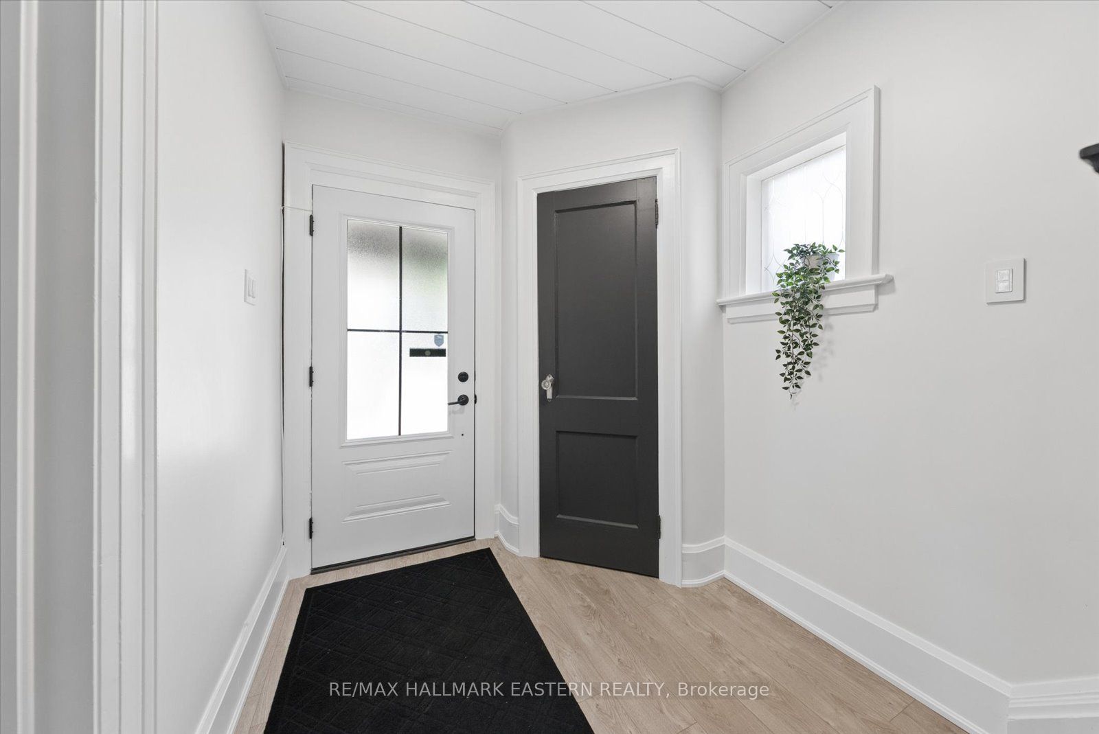590 Douglas Avenue Property Photo 4