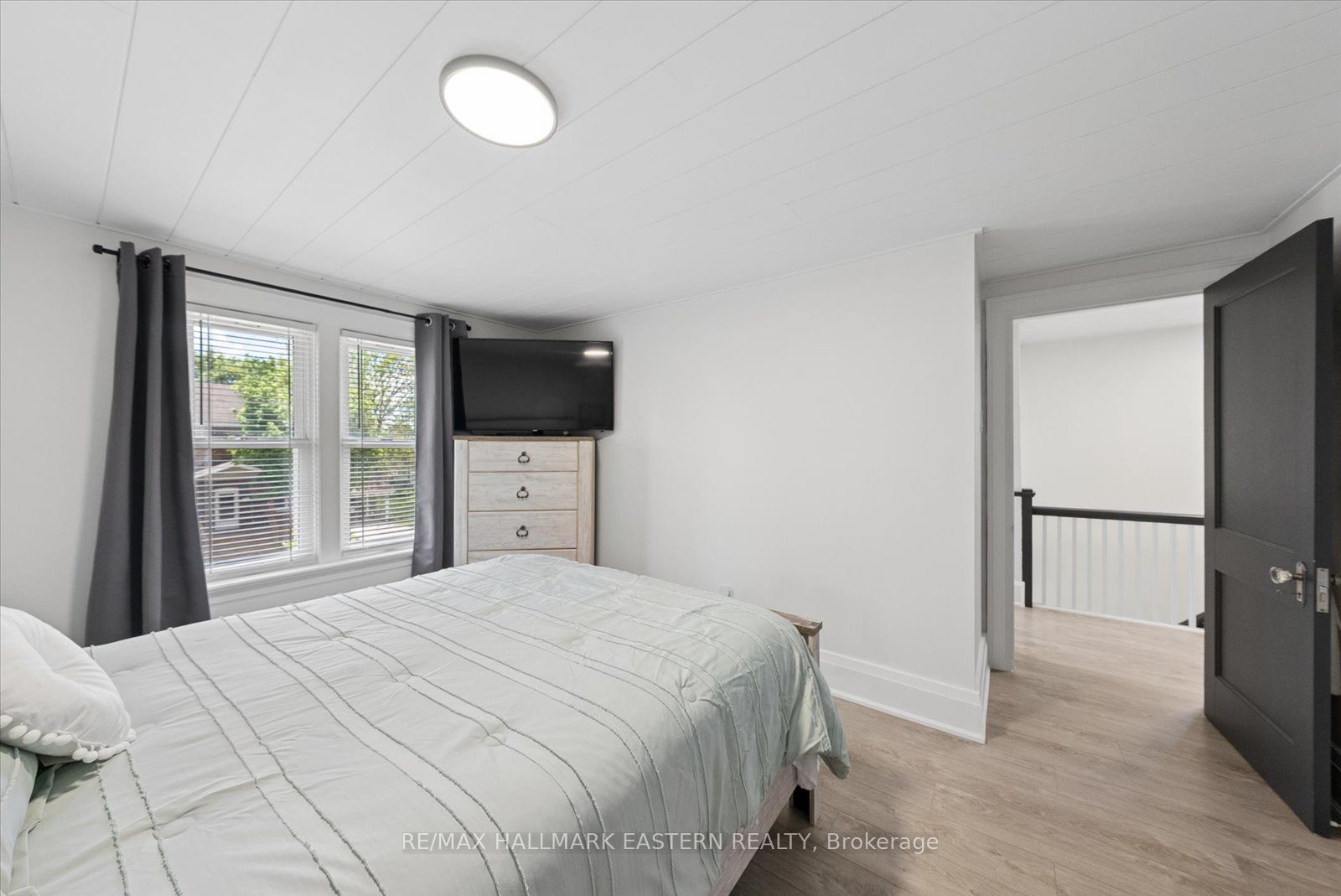 590 Douglas Avenue Property Photo 14