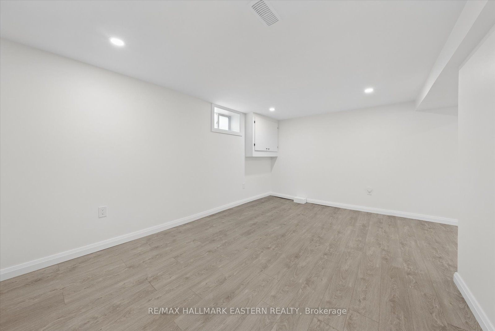590 Douglas Avenue Property Photo 23