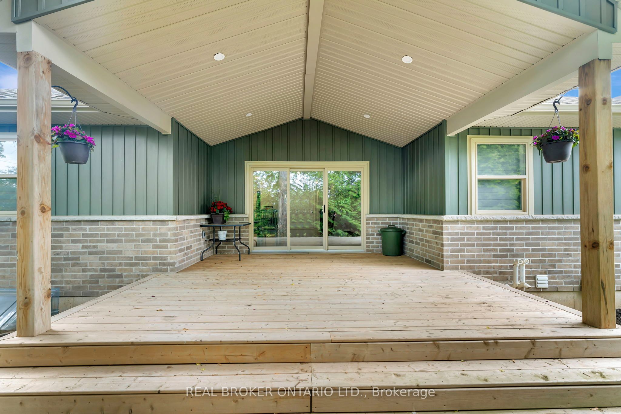 12 Albert Street Property Photo 33
