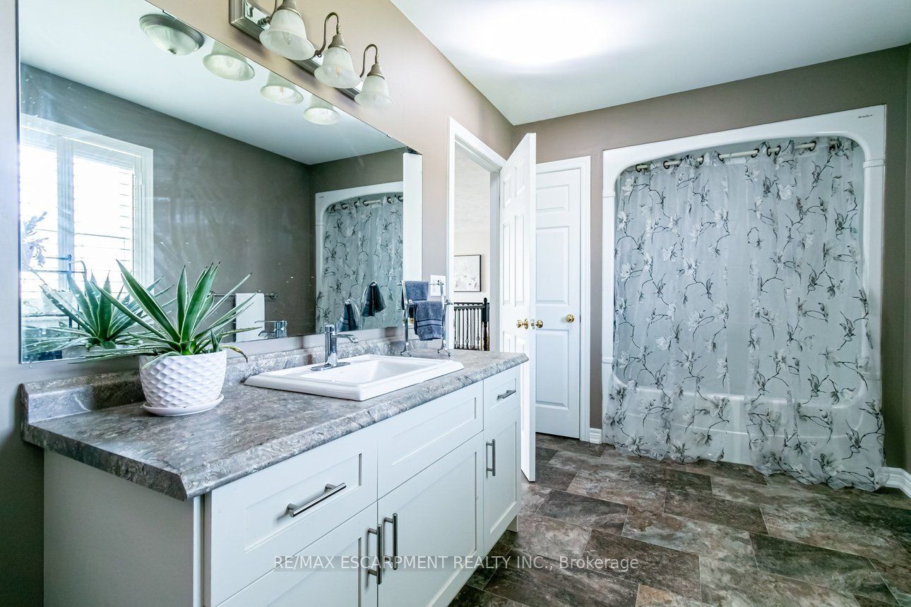 32a Haldimand Trail Property Photo 38