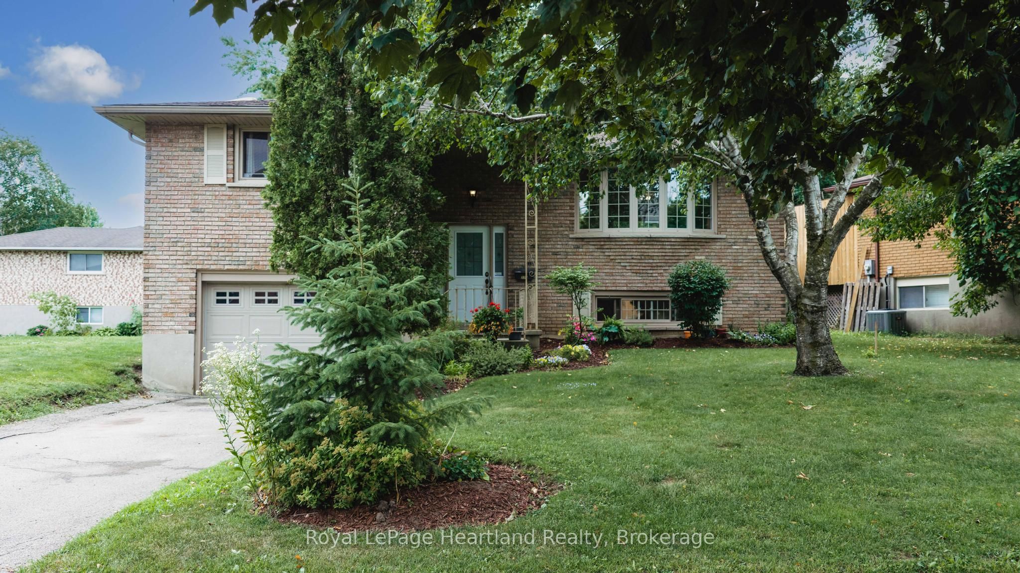 223 Kemp Crescent Property Photo 1