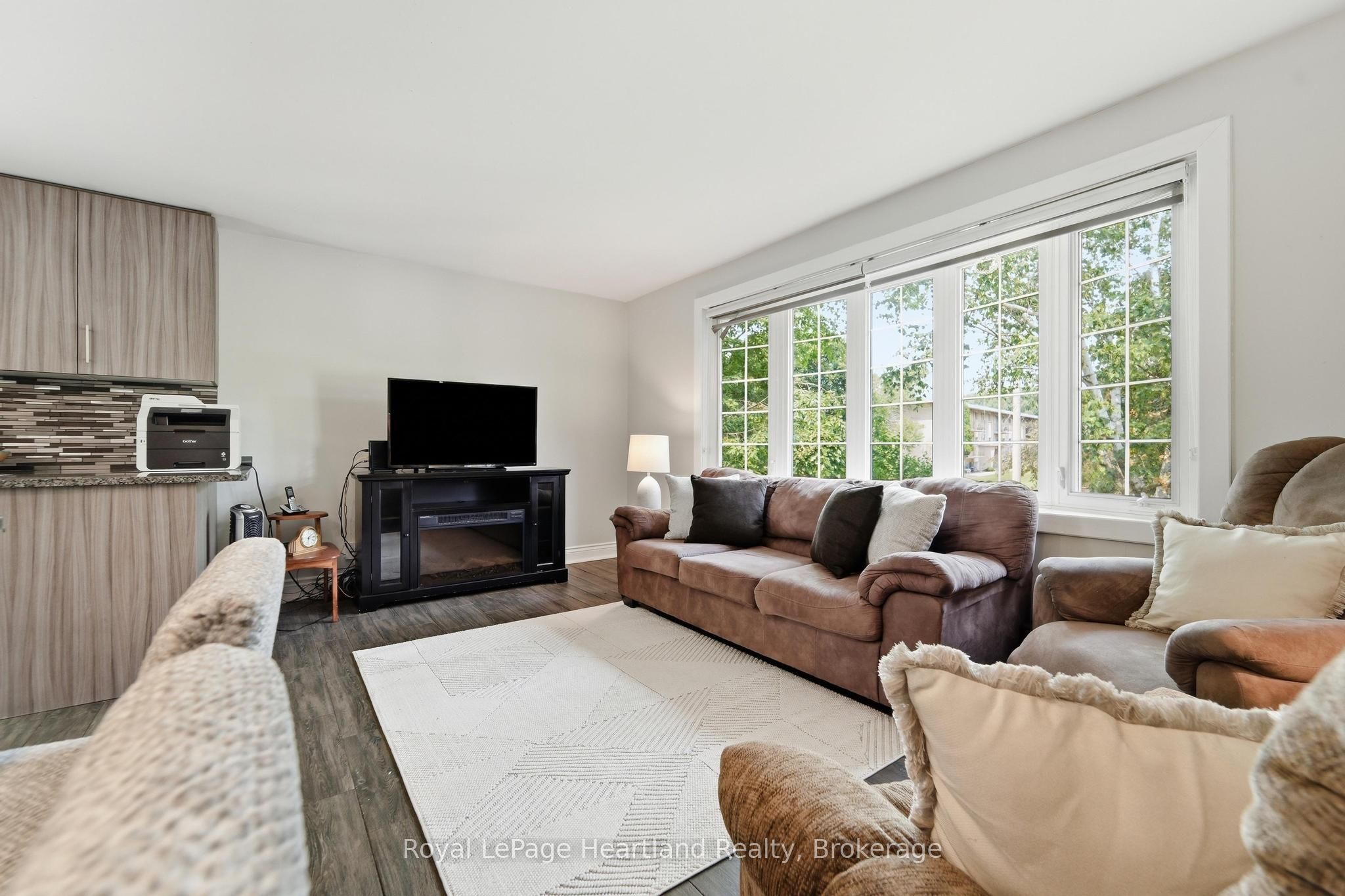 223 Kemp Crescent Property Photo 6