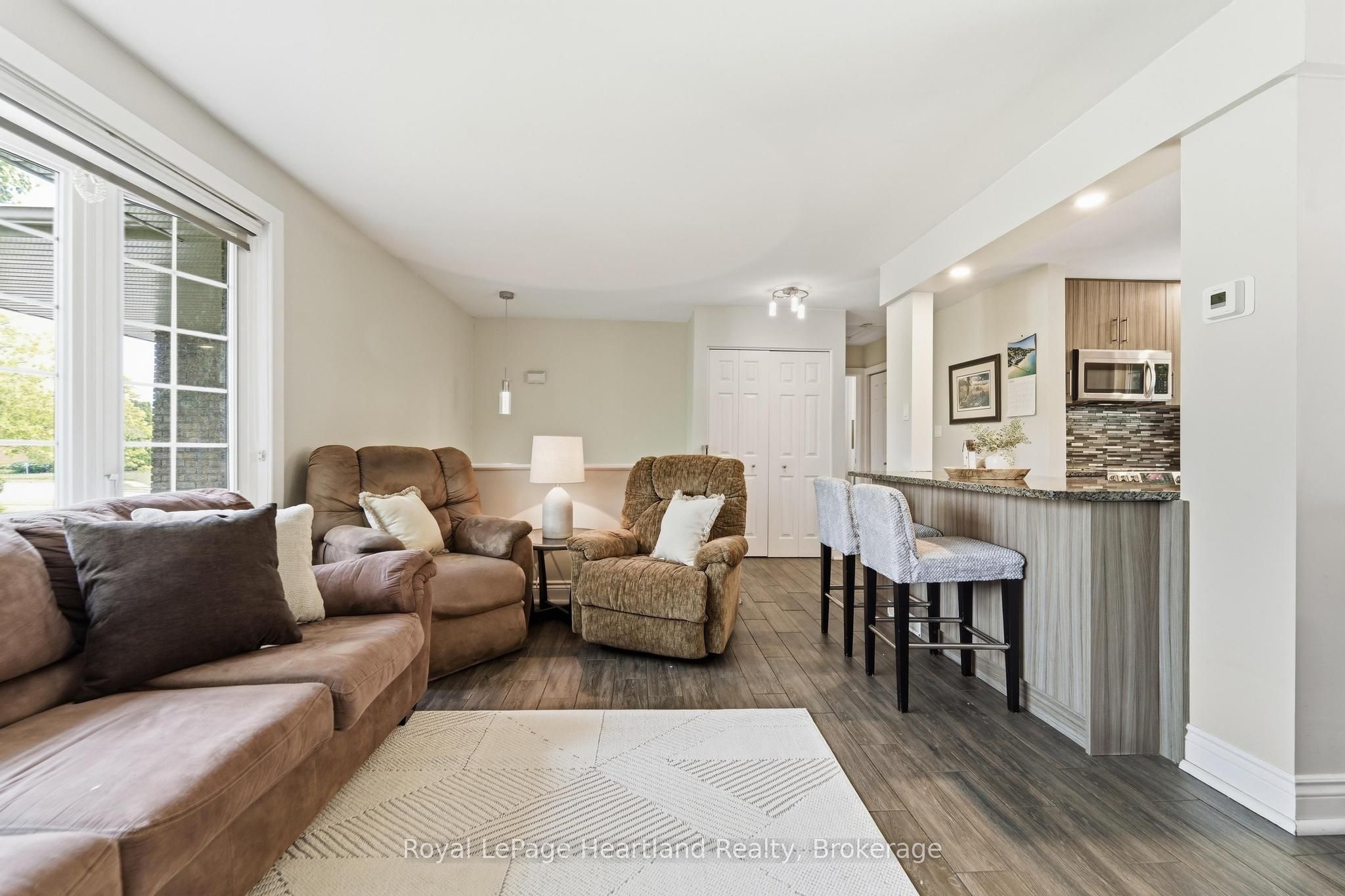 223 Kemp Crescent Property Photo 8
