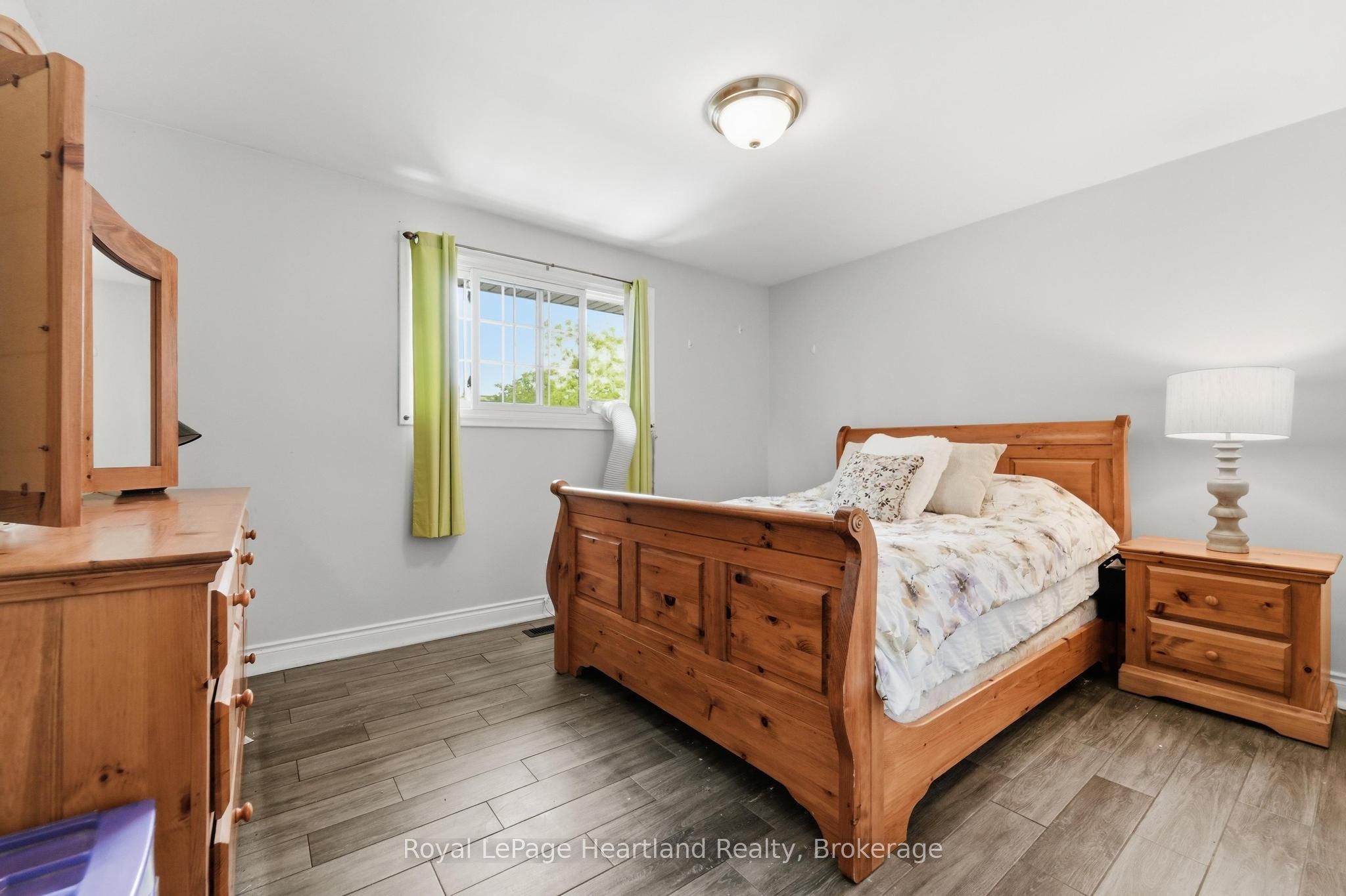 223 Kemp Crescent Property Photo 22