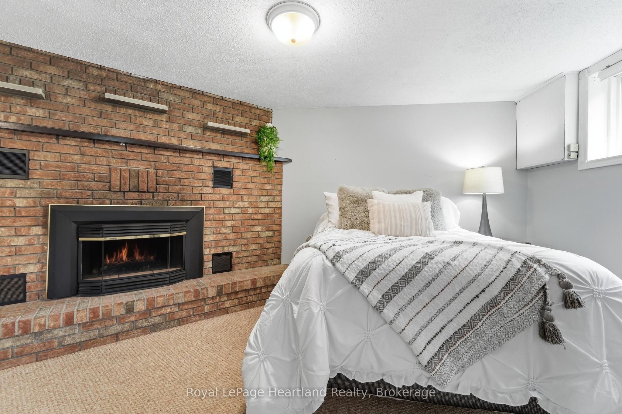 223 Kemp Crescent Property Photo 27