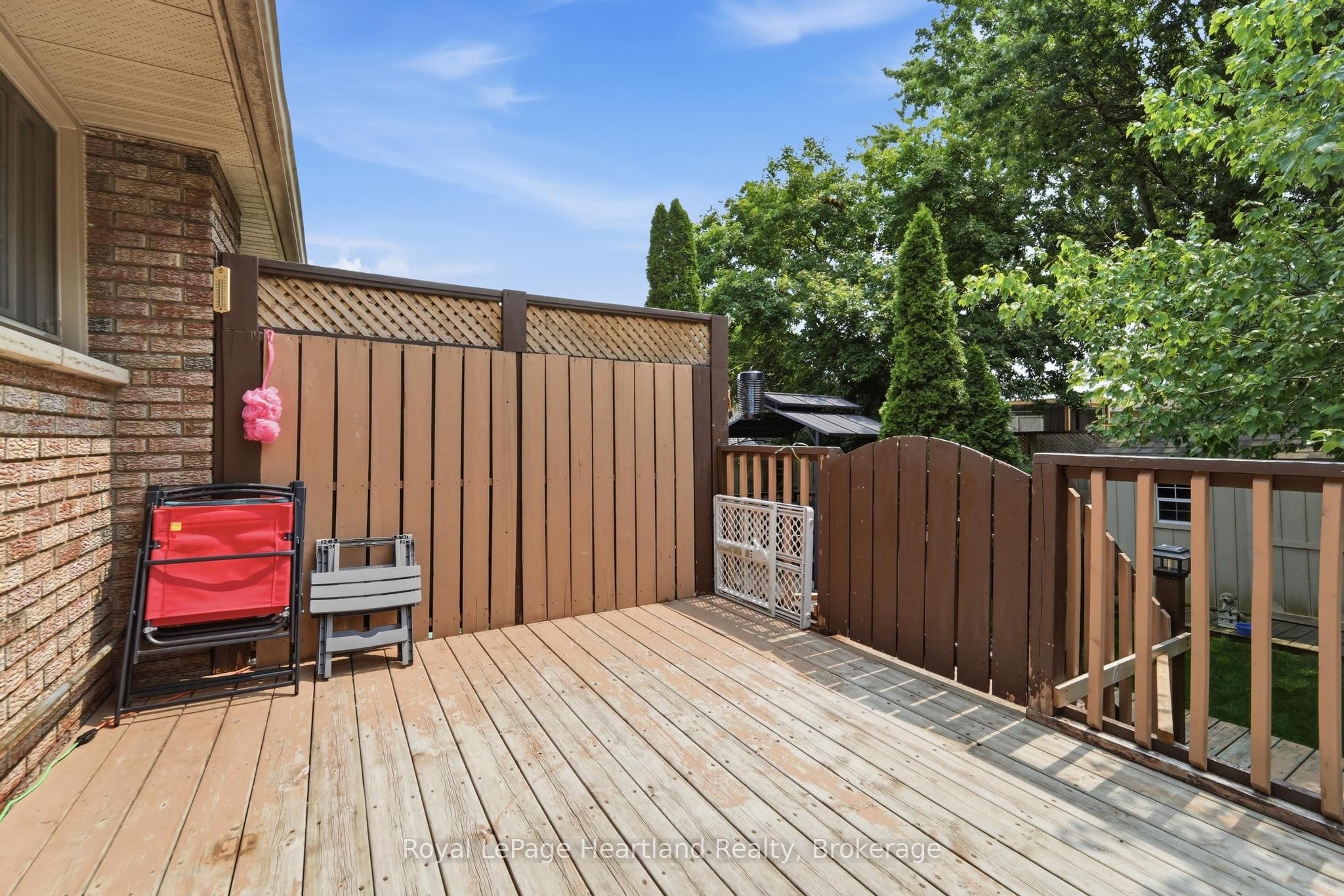 223 Kemp Crescent Property Photo 32