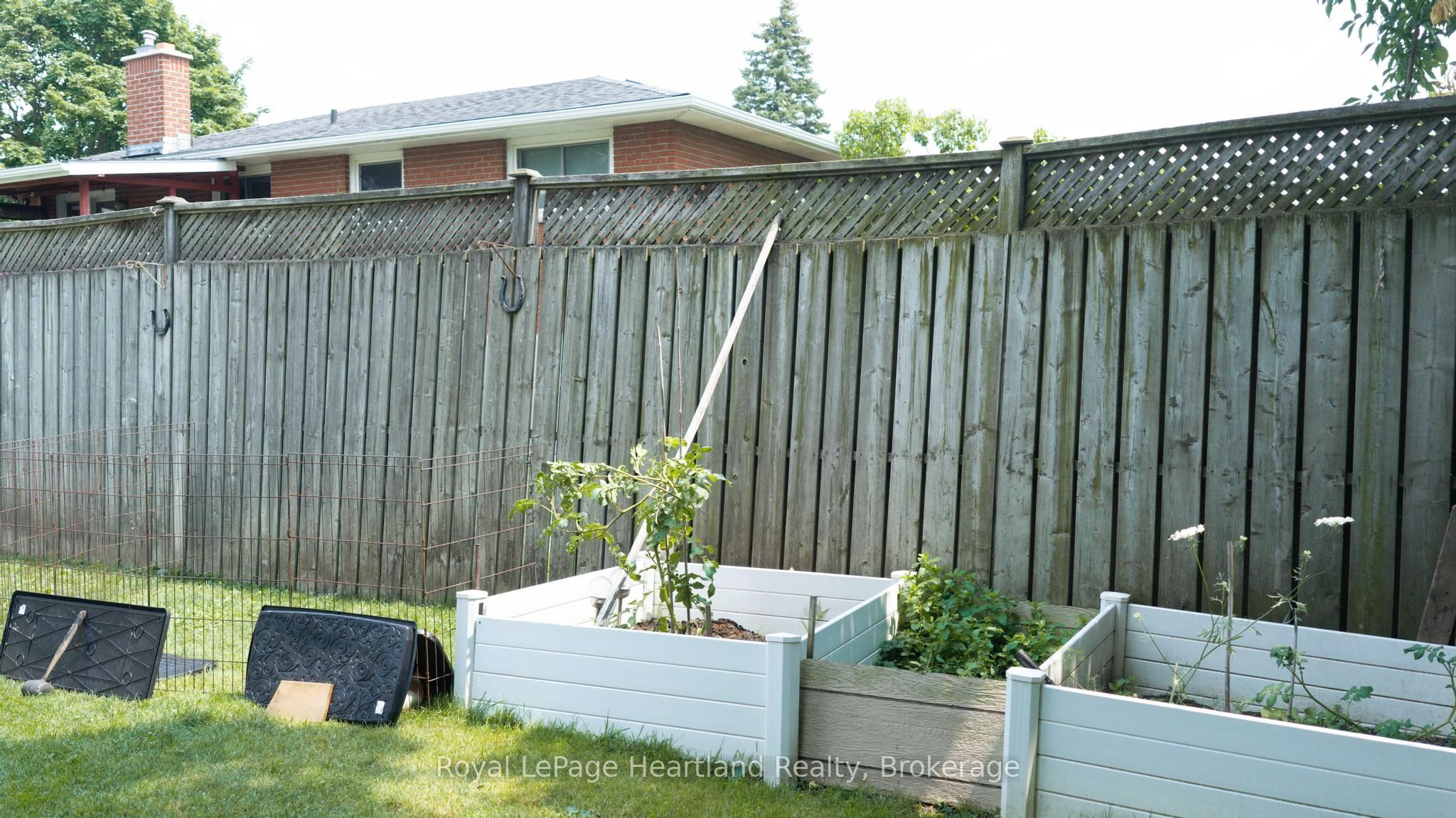 223 Kemp Crescent Property Photo 37