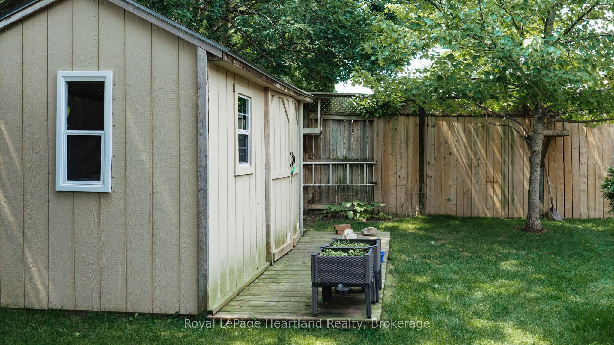 223 Kemp Crescent Property Photo 38