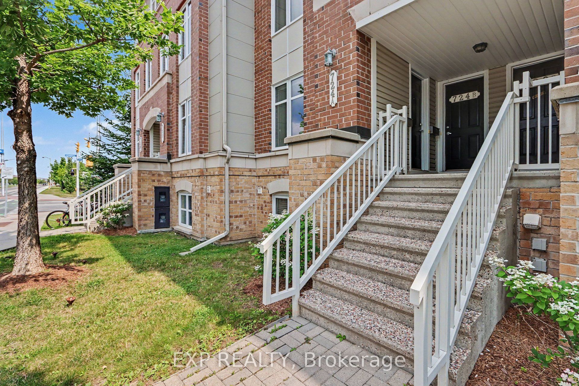 724a Chapman Mills Drive Property Photo 2