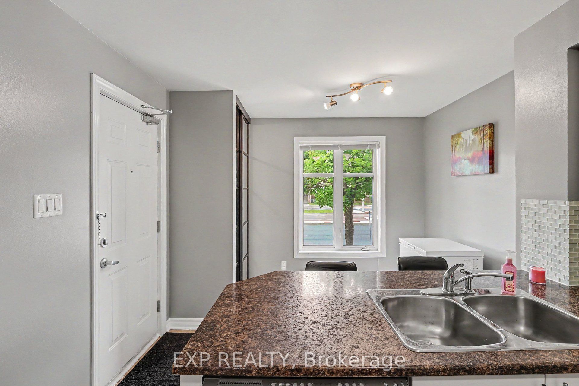 724a Chapman Mills Drive Property Photo 11