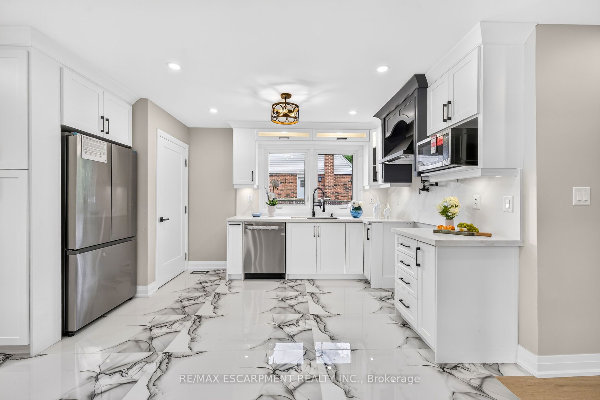 150 Howard Avenue Property Photo 7