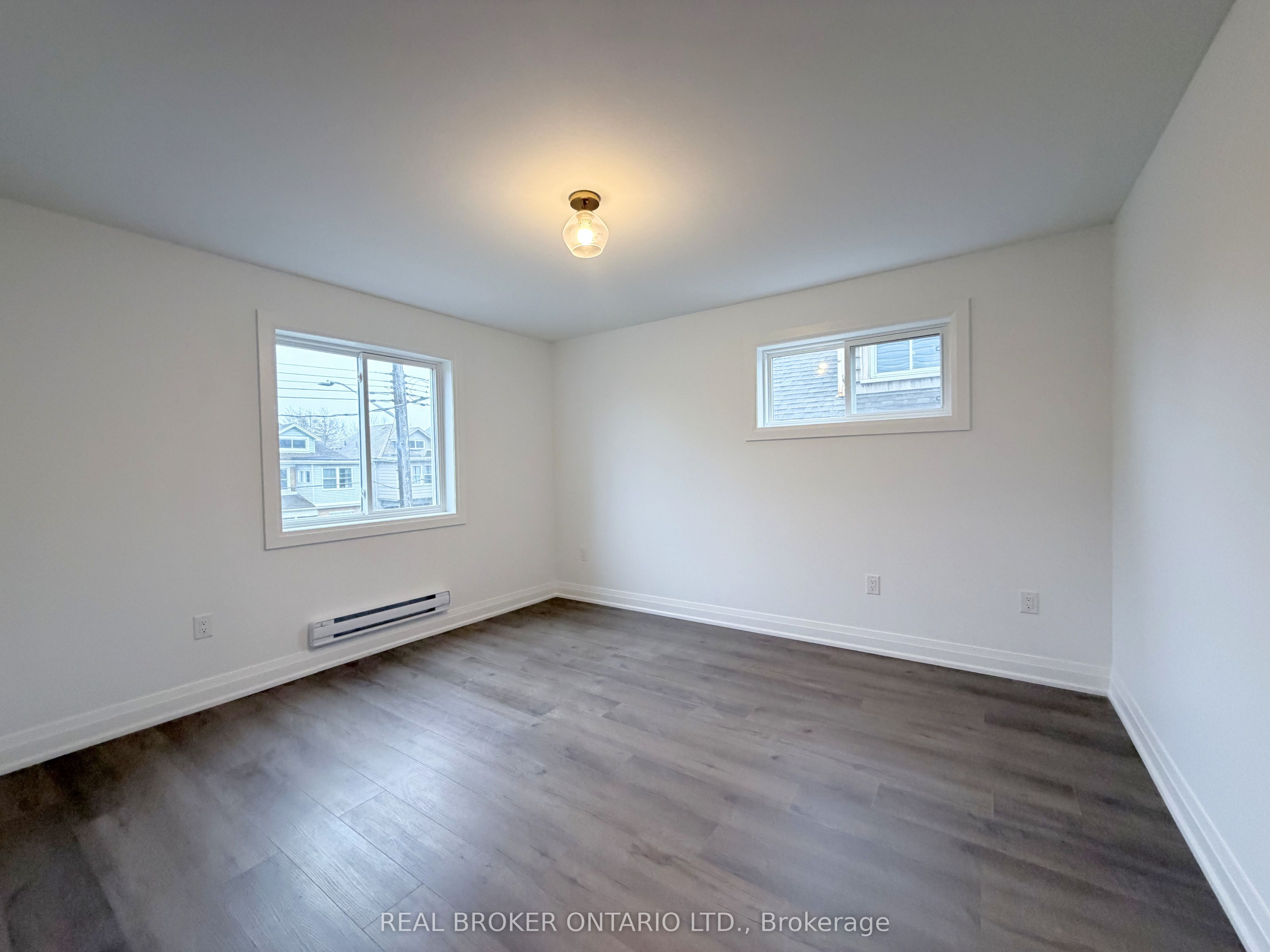184 Ottawa Street S Upper Property Photo 11