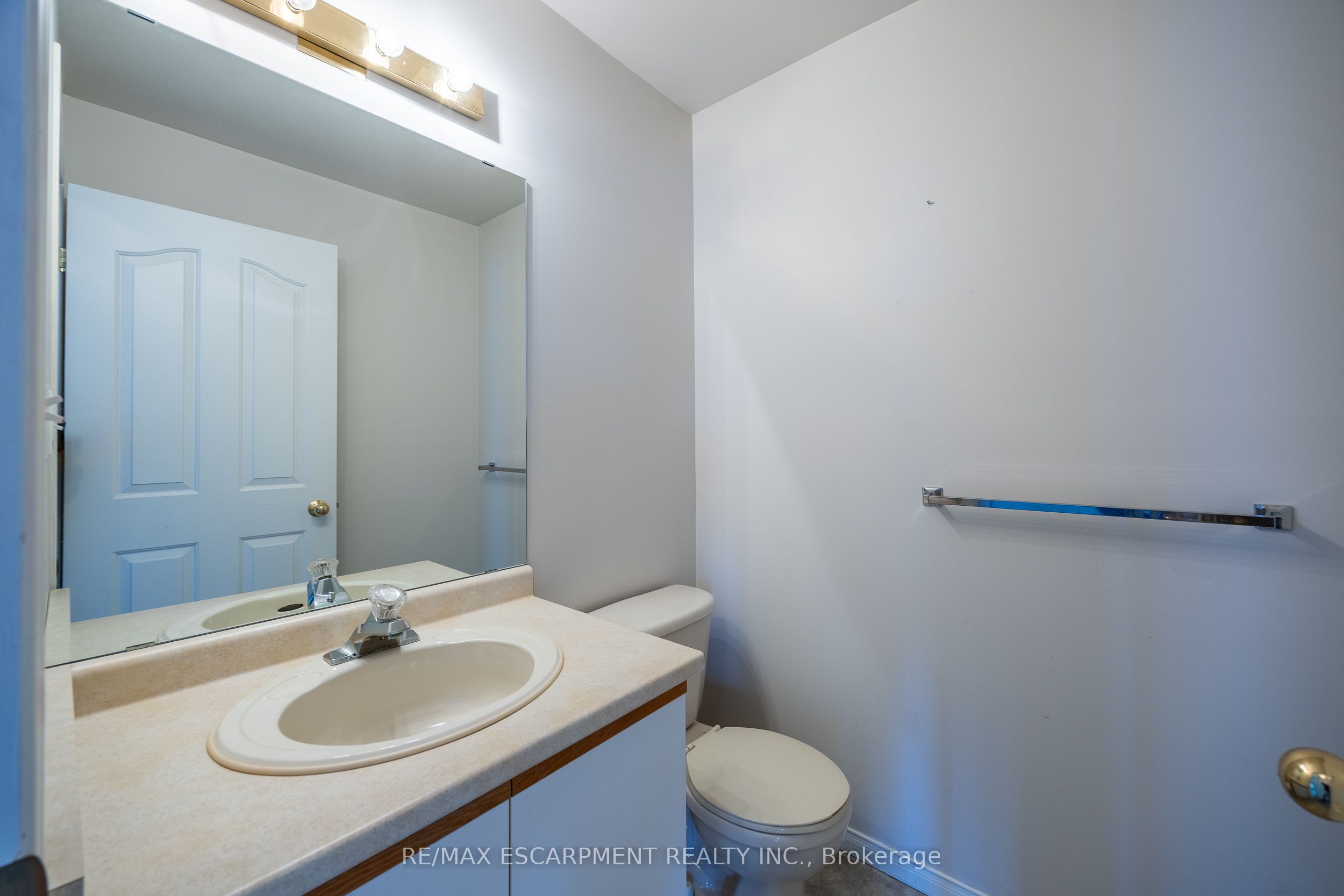 210 Main Street E 309 Property Photo 15