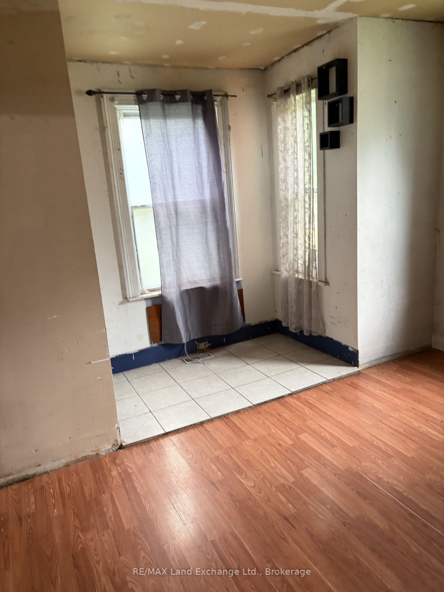 1064 Howick Street Property Photo 10