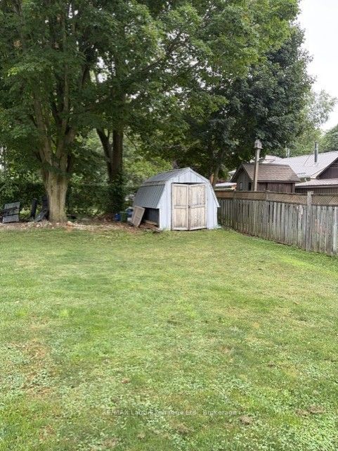 1064 Howick Street Property Photo 15