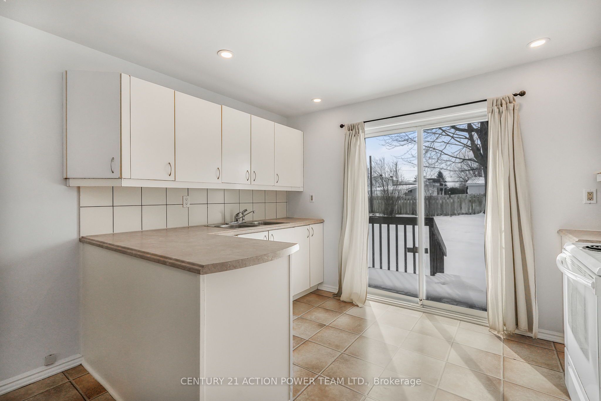983 Chapman Street Property Photo 17
