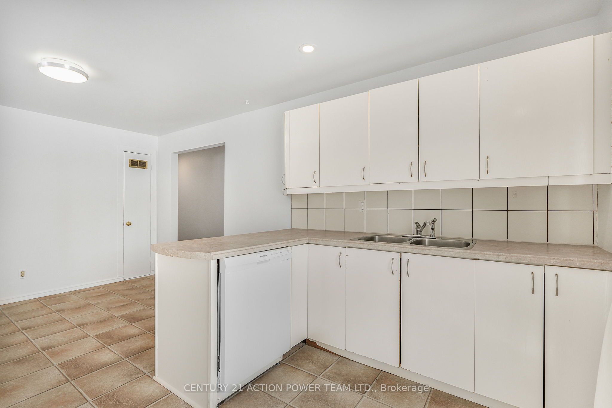 983 Chapman Street Property Photo 19