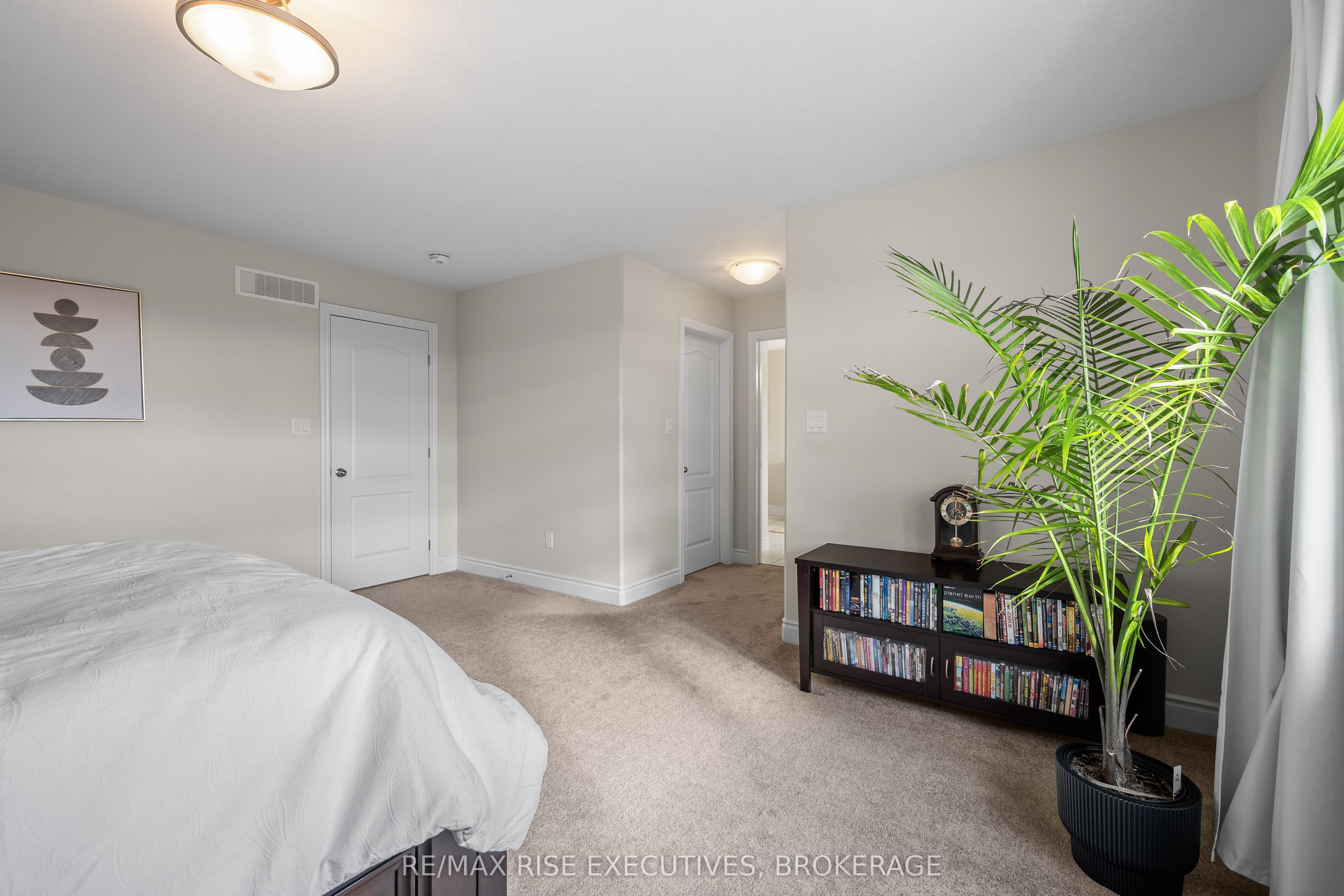 483 Beth Crescent Property Photo 24