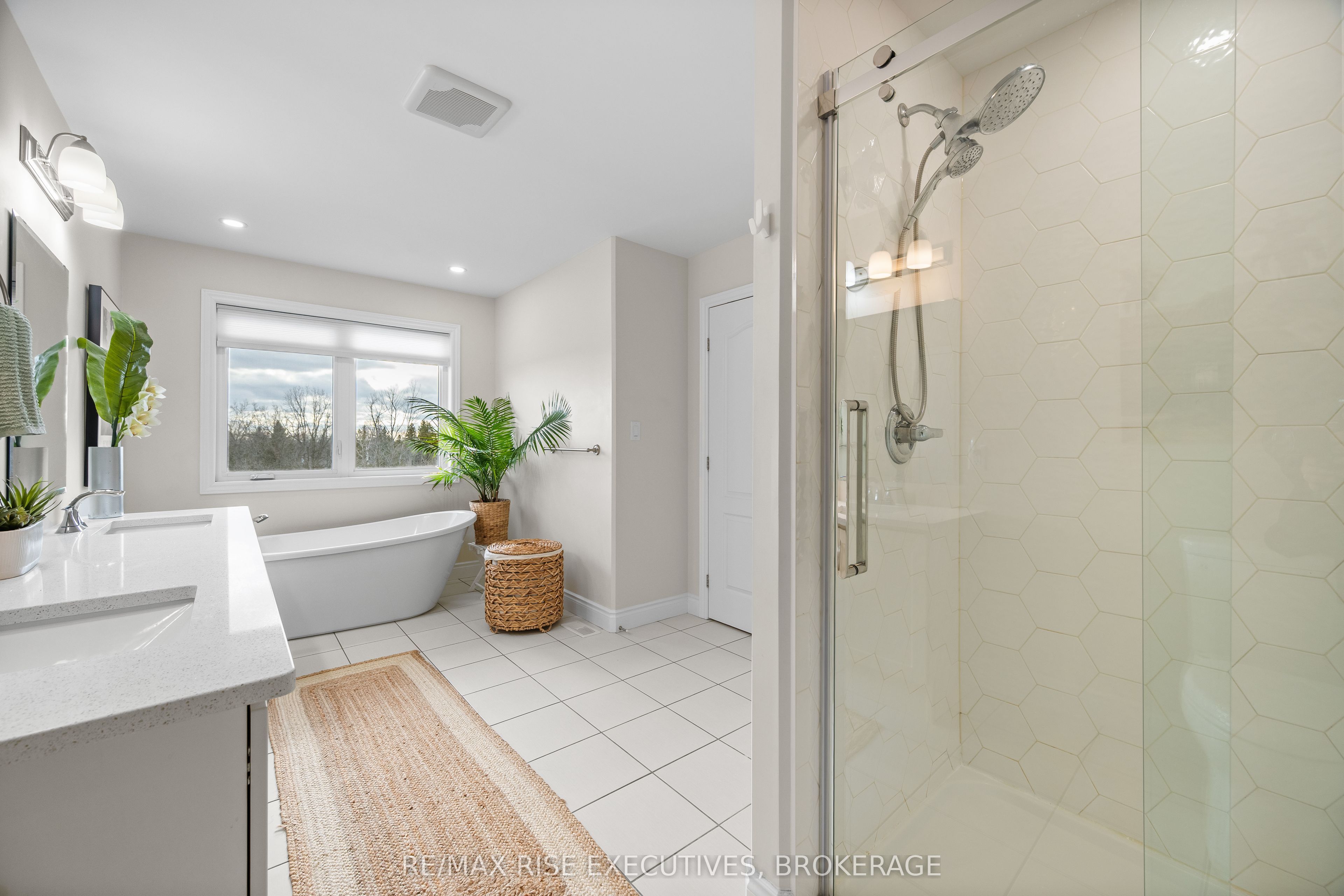 483 Beth Crescent Property Photo 28