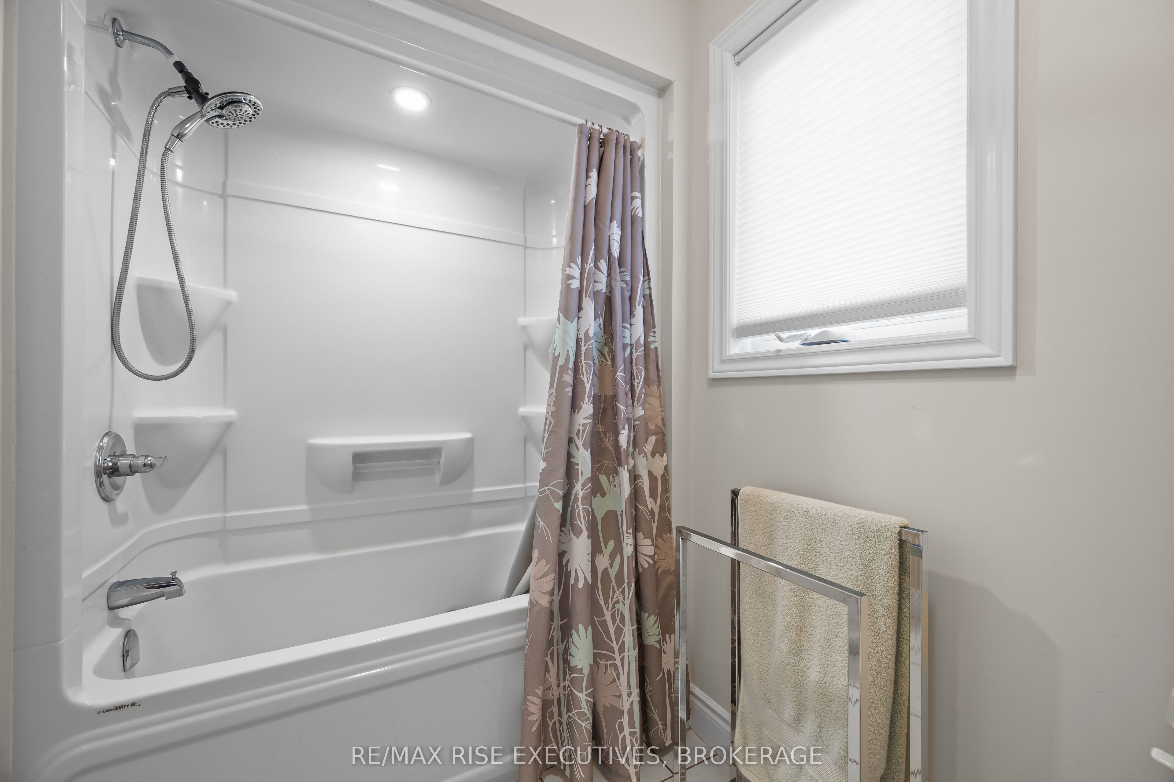 483 Beth Crescent Property Photo 33