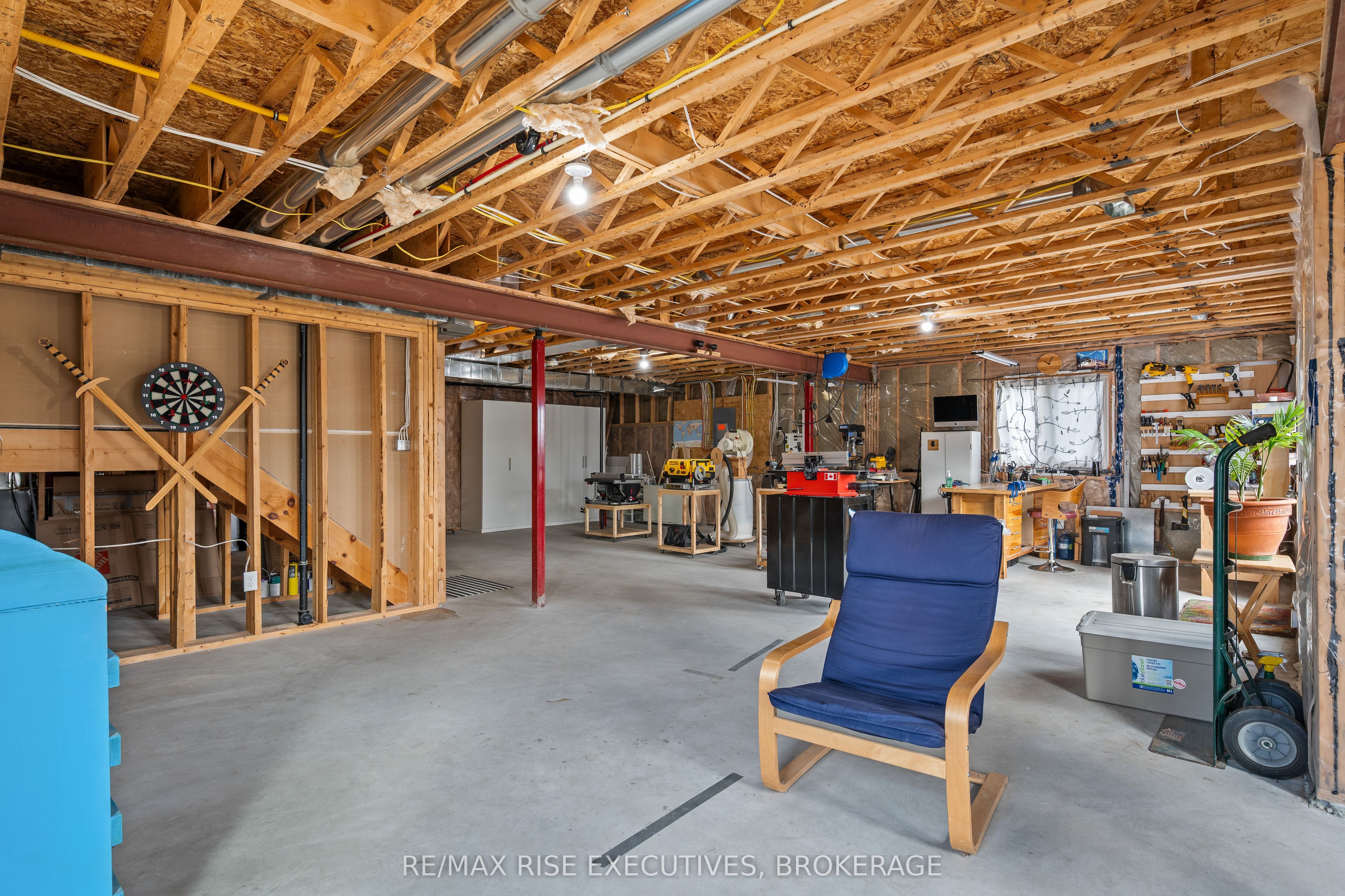 483 Beth Crescent Property Photo 40