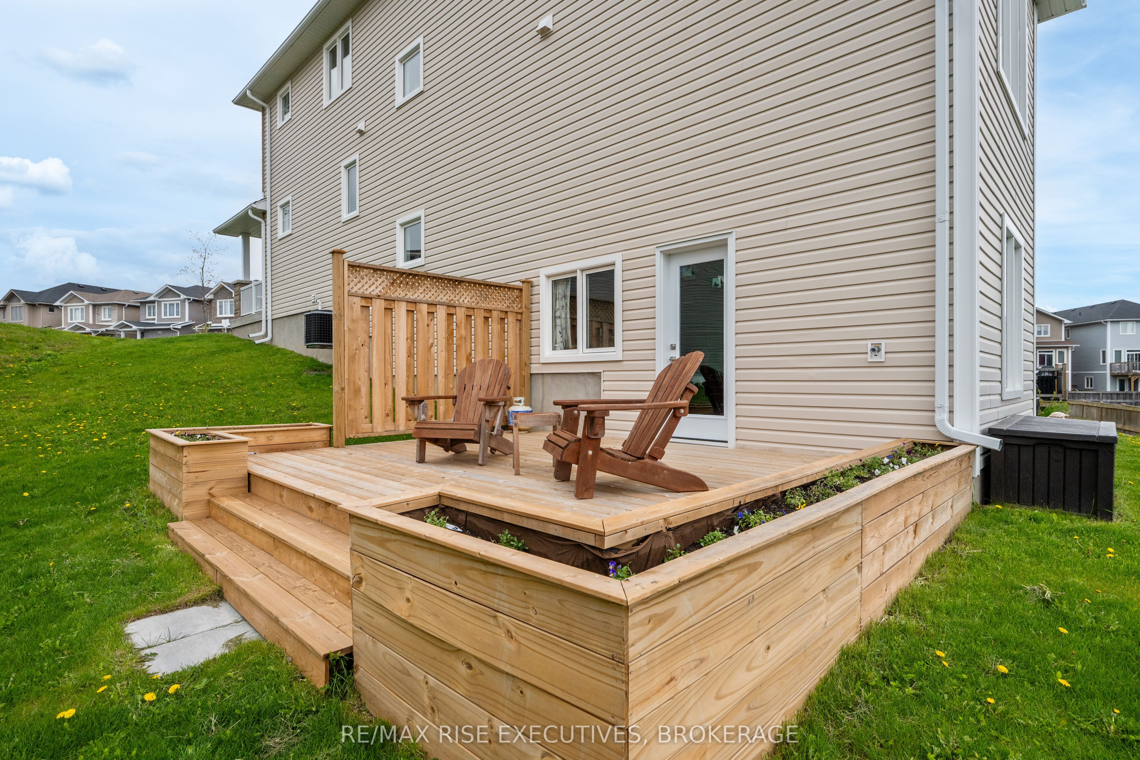 483 Beth Crescent Property Photo 41