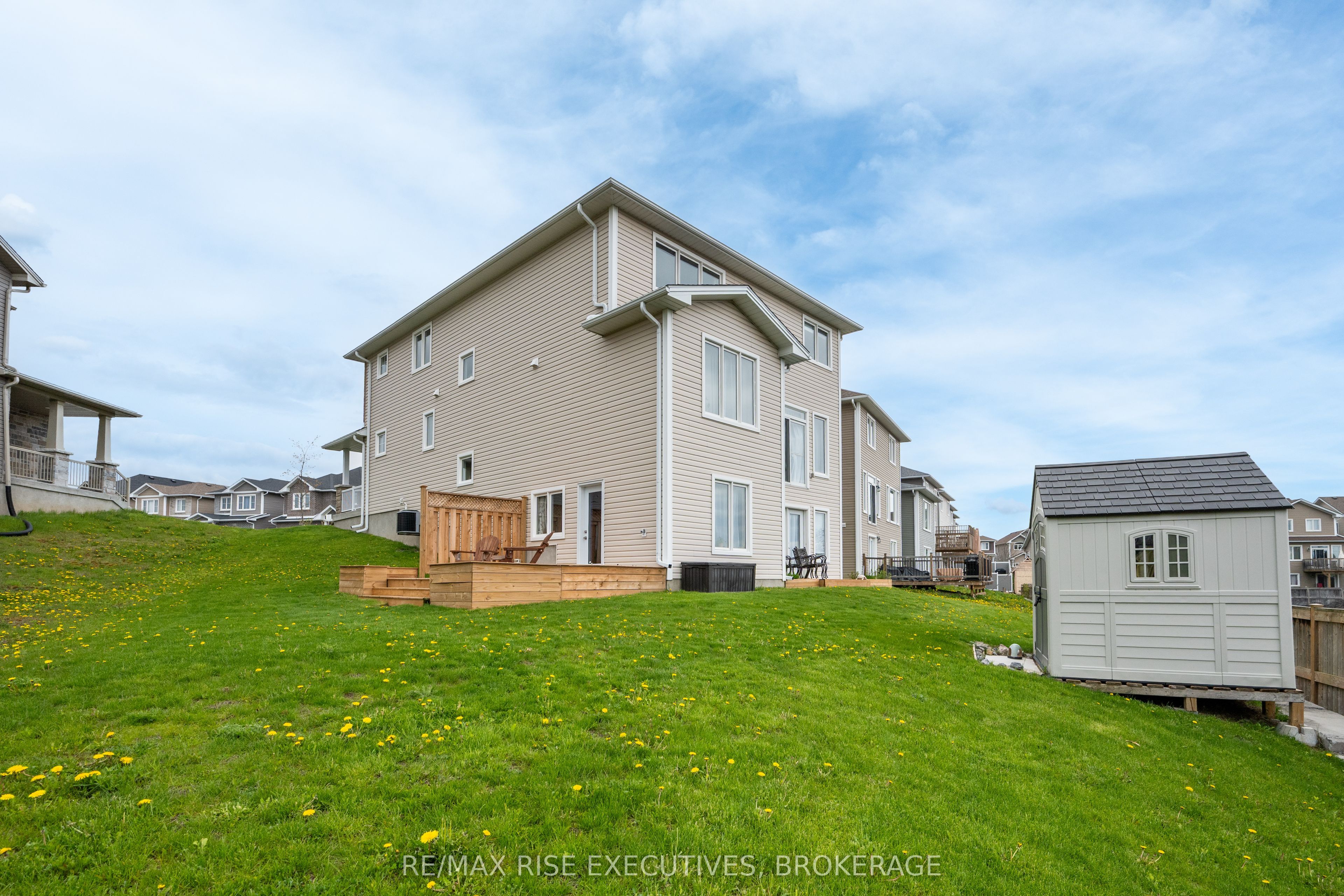 483 Beth Crescent Property Photo 42